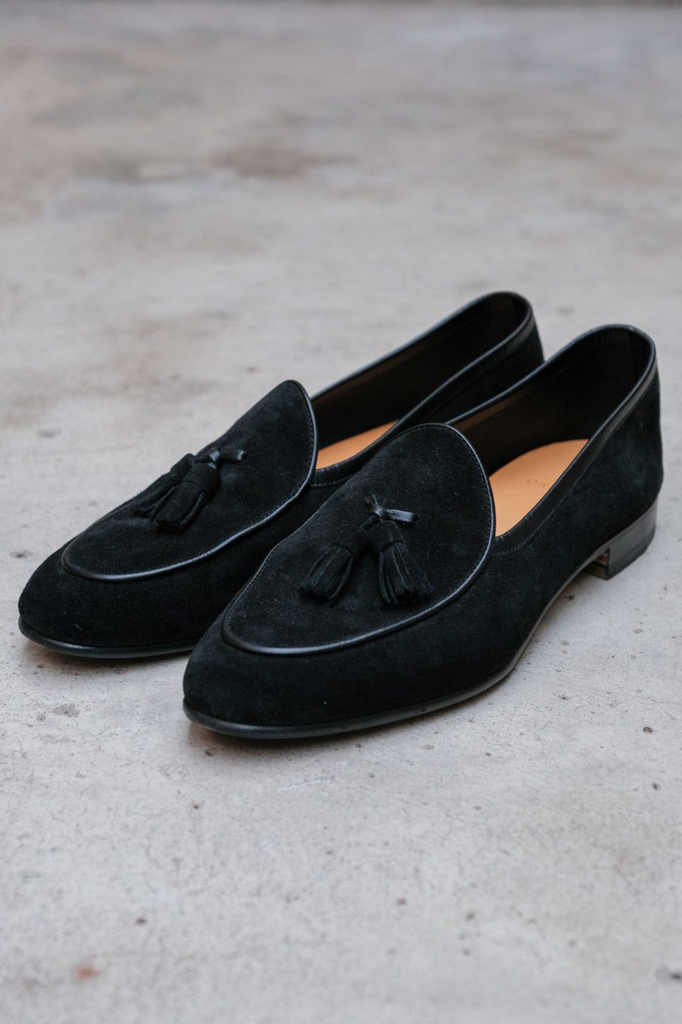 Other Oriental Shoemaker Tassel Slipon Suede Loafer Black Size US 7 / IT 37 - 2 Thumbnail