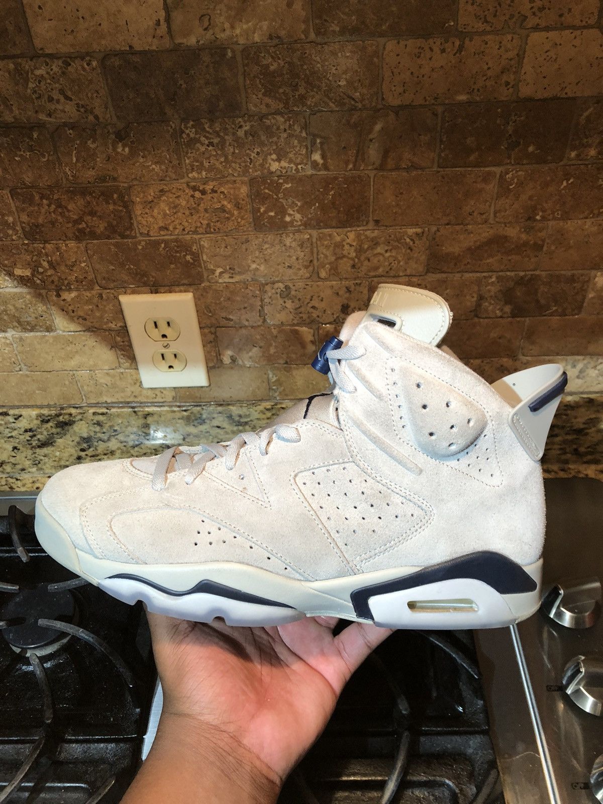 image of Jordan Brand 6 Georgetown Shoes in Grey, Men's (Size 13)