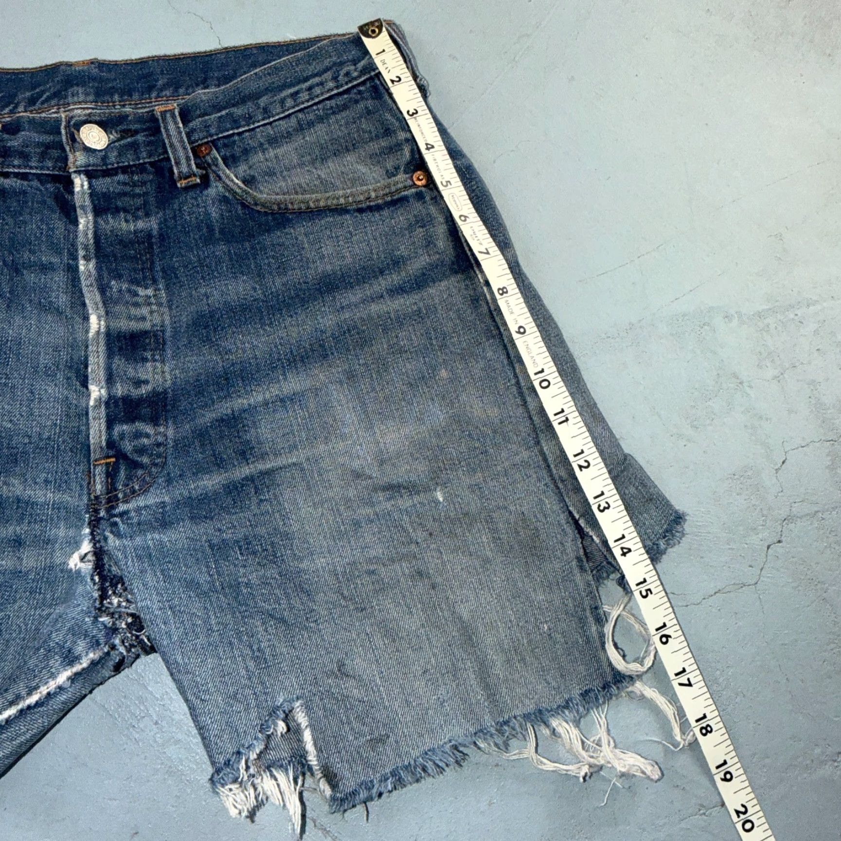 Levi's VINTAGE Levi's 501 Jeans 31x5 Light Wash Blue Denim Straight Classic USA 70s 80s Distressed Men Size US 31 - 5 Thumbnail