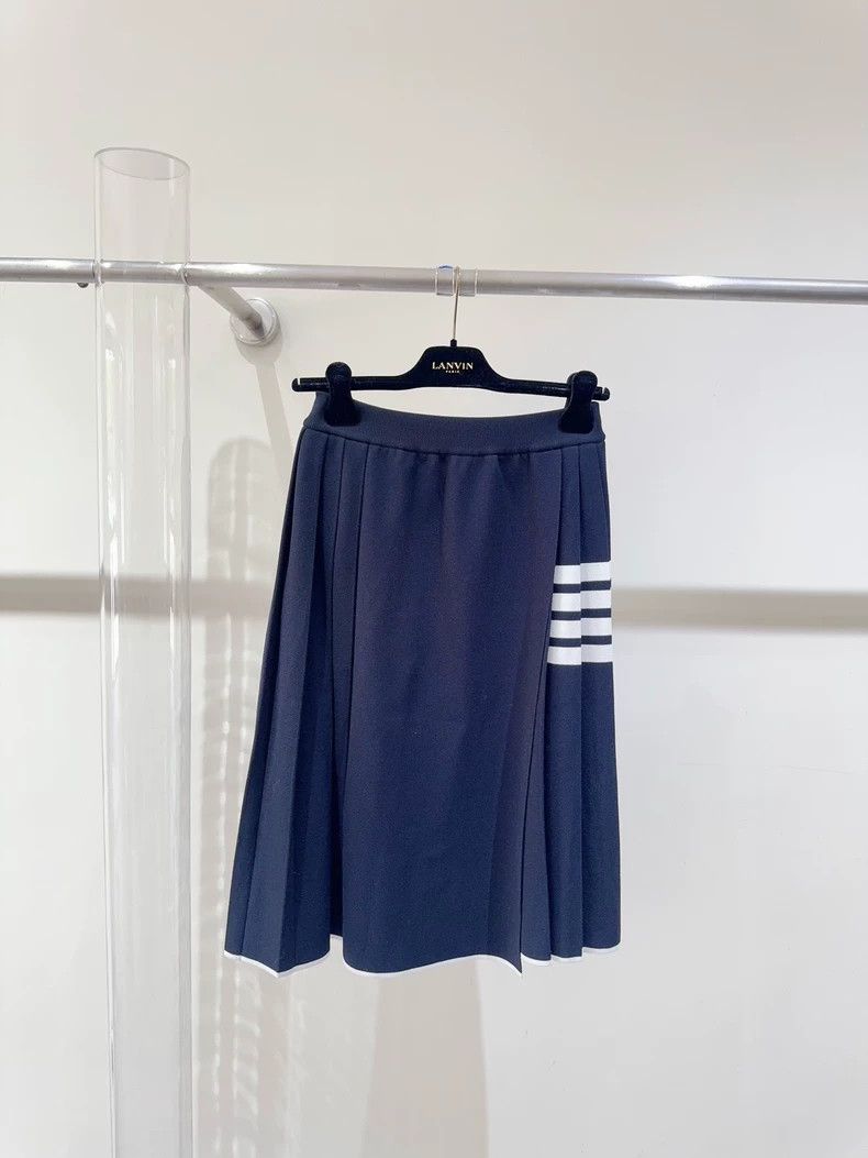 Thom Browne Thom browne Knitted skirt 2504-Nextarrow Size 25" / US 0 / IT 36 - 1 Thumbnail