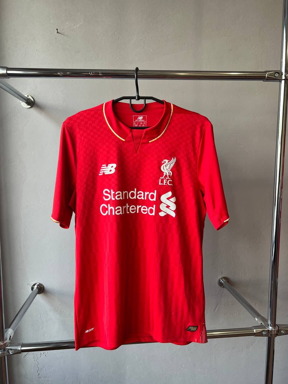 New Balance 2015/16 LIVERPOOL FC HOME SOCCER JERSEY FOOTBALL SHIRT SZ S Size US S / EU 44-46 / 1 - 3 Thumbnail