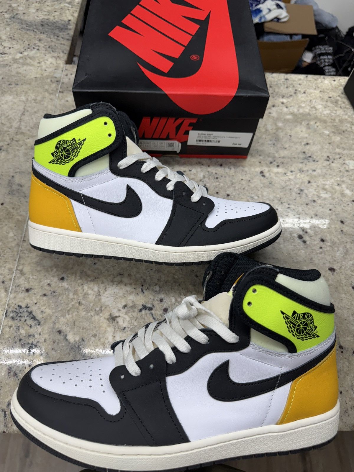 Jordan Brand Jordan 1 Retro High White Black Volt University Golf Size US 10.5 / EU 43-44 - 1 Thumbnail