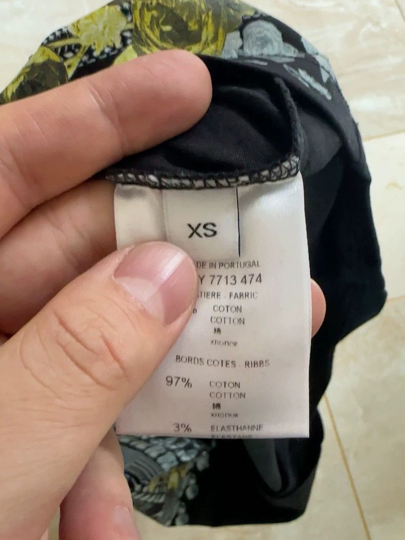 Givenchy Givenchy Short sleeve, floral shark jaws, floral shark Size US XS / EU 42 / 0 - 3 Thumbnail
