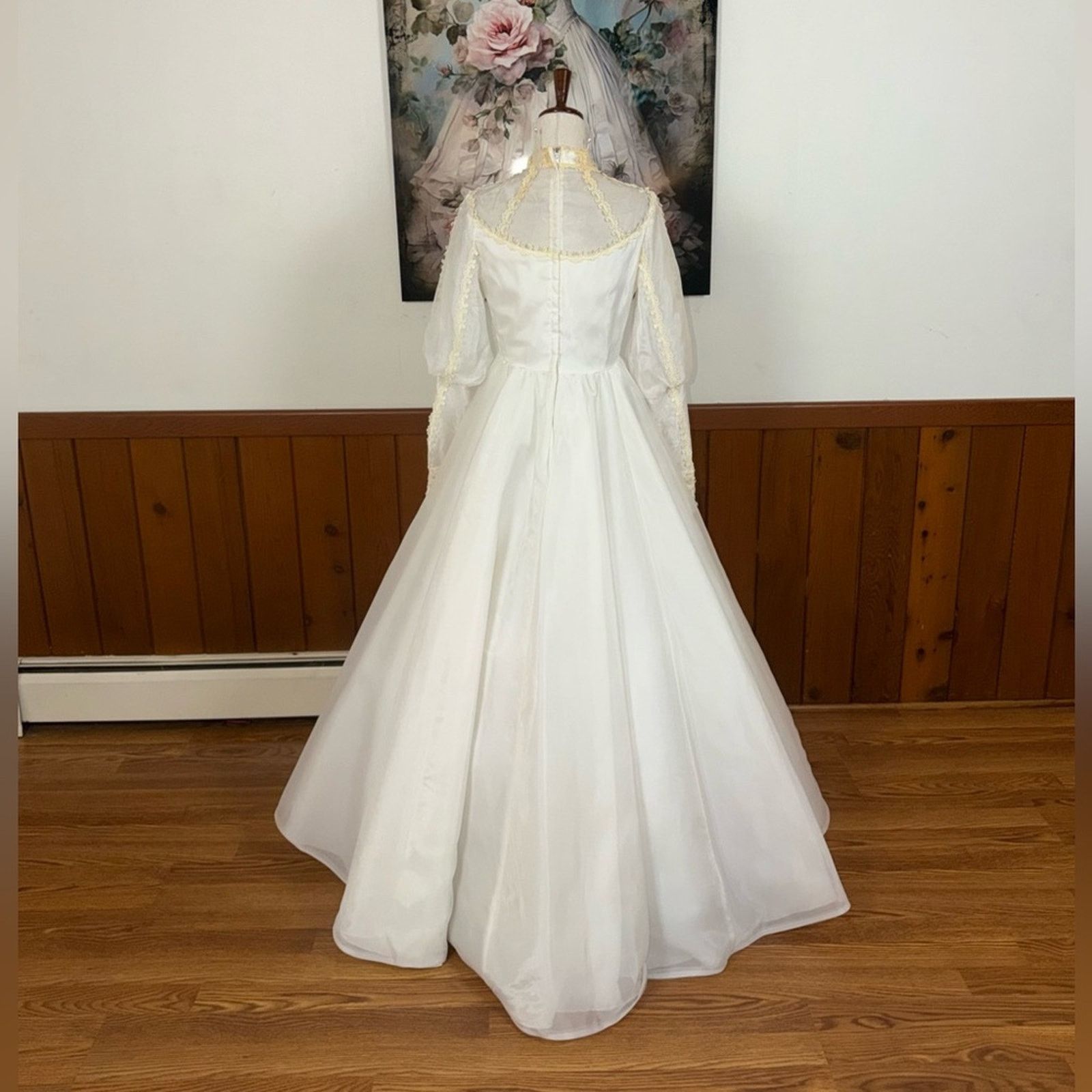 Vintage Gorgeous Vintage 1970s/80s Union Made Wedding Gown & Veil Size L / US 10 / IT 46 - 8 Thumbnail