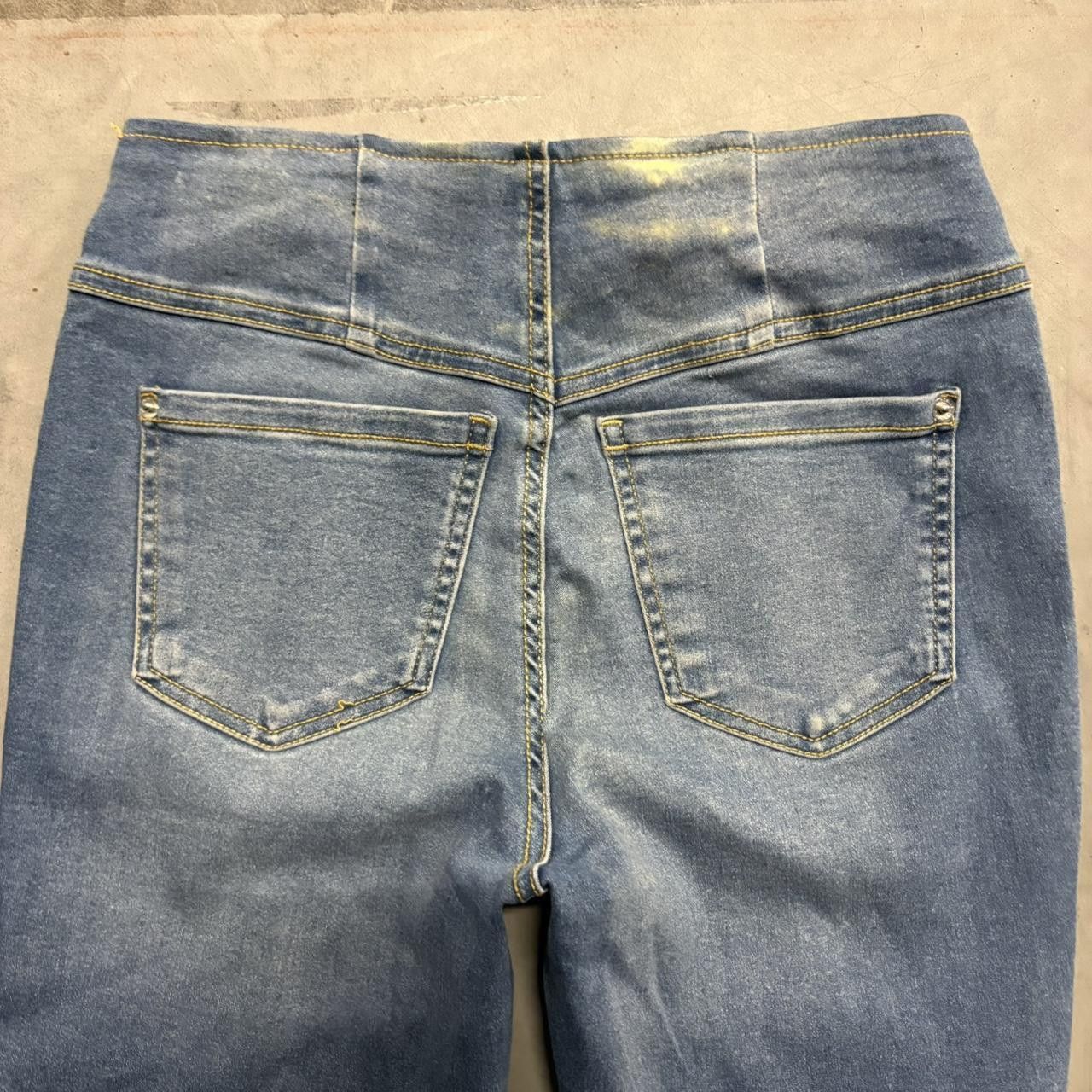 Vintage Crazy Vintage Y2K/2000s Flared High Waisted Medium Wash Denim Jeans! Size US 28 / EU 44 - 5 Thumbnail