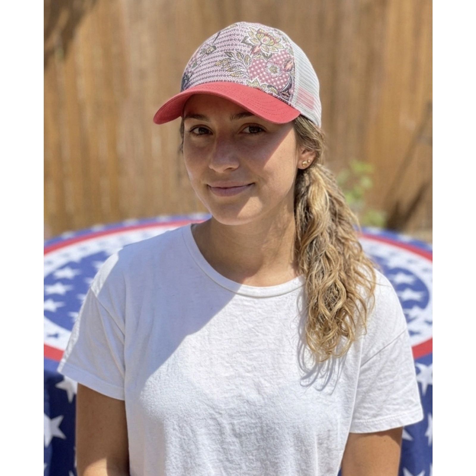 Prana prAna Women’s Red Mesh Trucker Baseball Hat Adjustable, EUC Size ONE SIZE - 1 Thumbnail