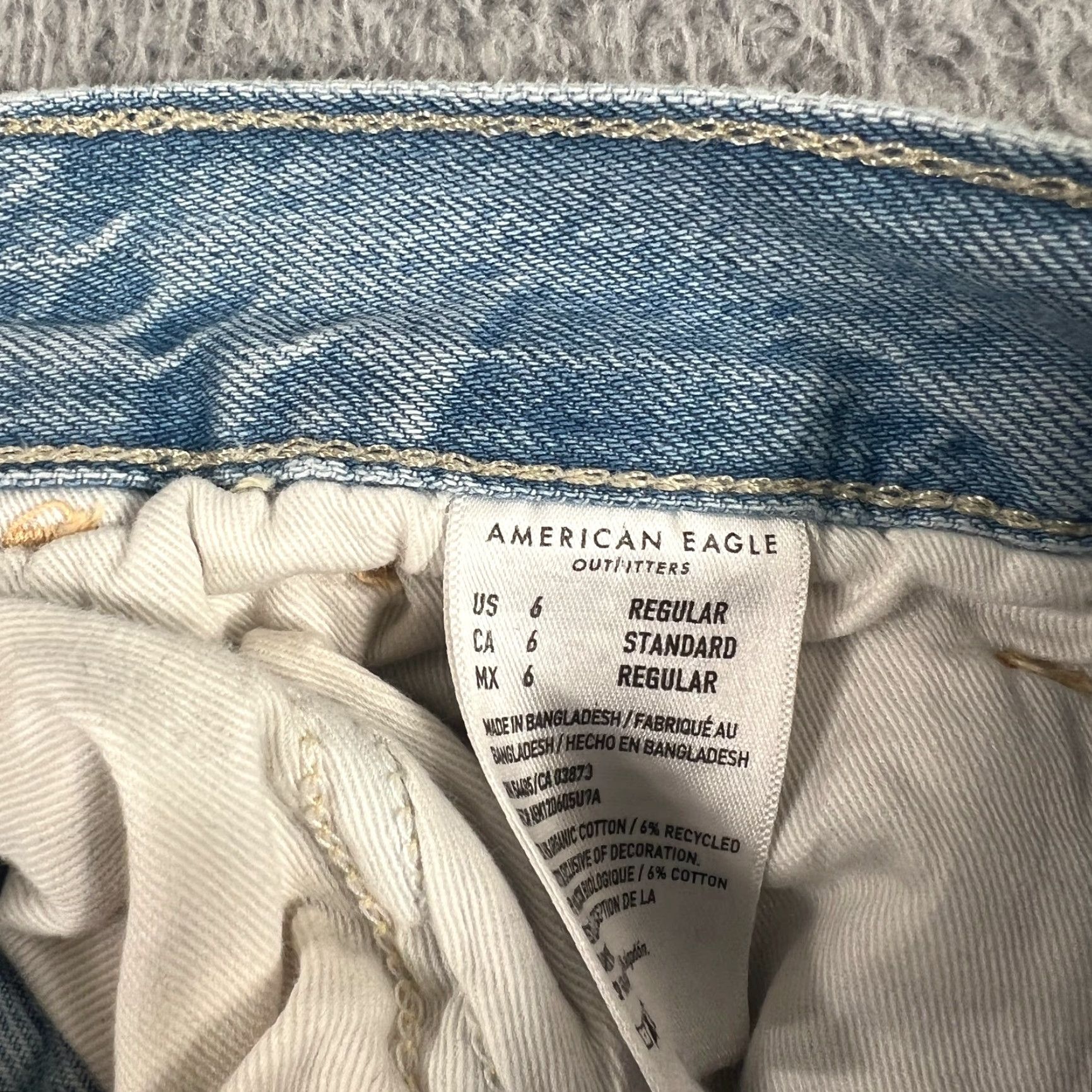 American Eagle Outfitters VINTAGE American Eagle Womens Jeans Mom Fit 6 Light Wash Blue High Rise Relaxed Denim Size 28" / US 6 / IT 42 - 5 Thumbnail