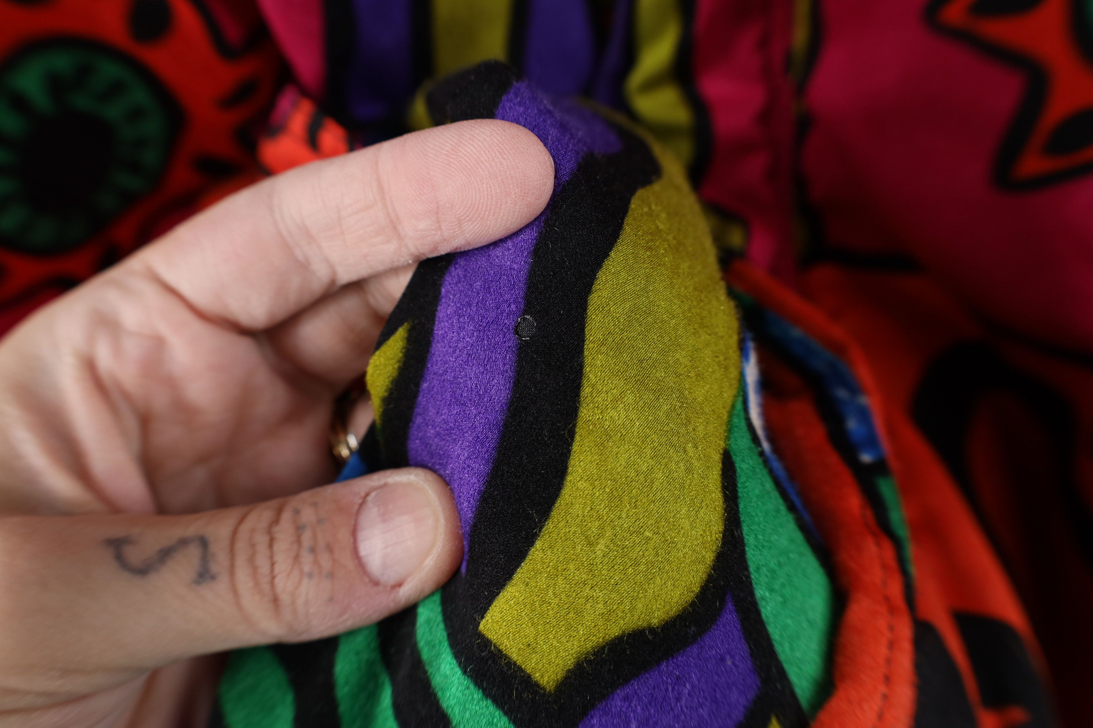 Vintage Vintage 90s Streetwear Abstract Rainbow Art Parka Jacket Size S / US 4 / IT 40 - 4 Thumbnail
