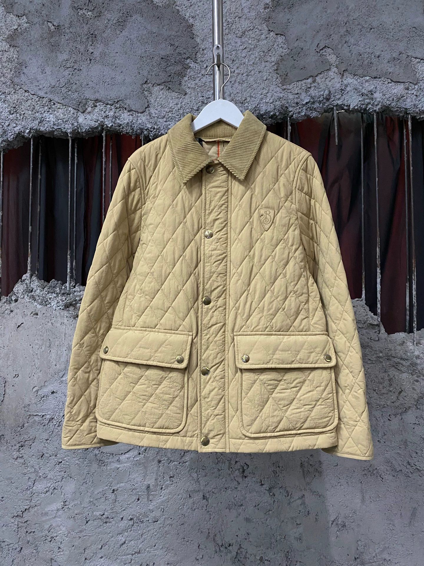 Burberry Burberry Shield Quilted S Jacket Size S / US 4 / IT 40 - 1 Thumbnail