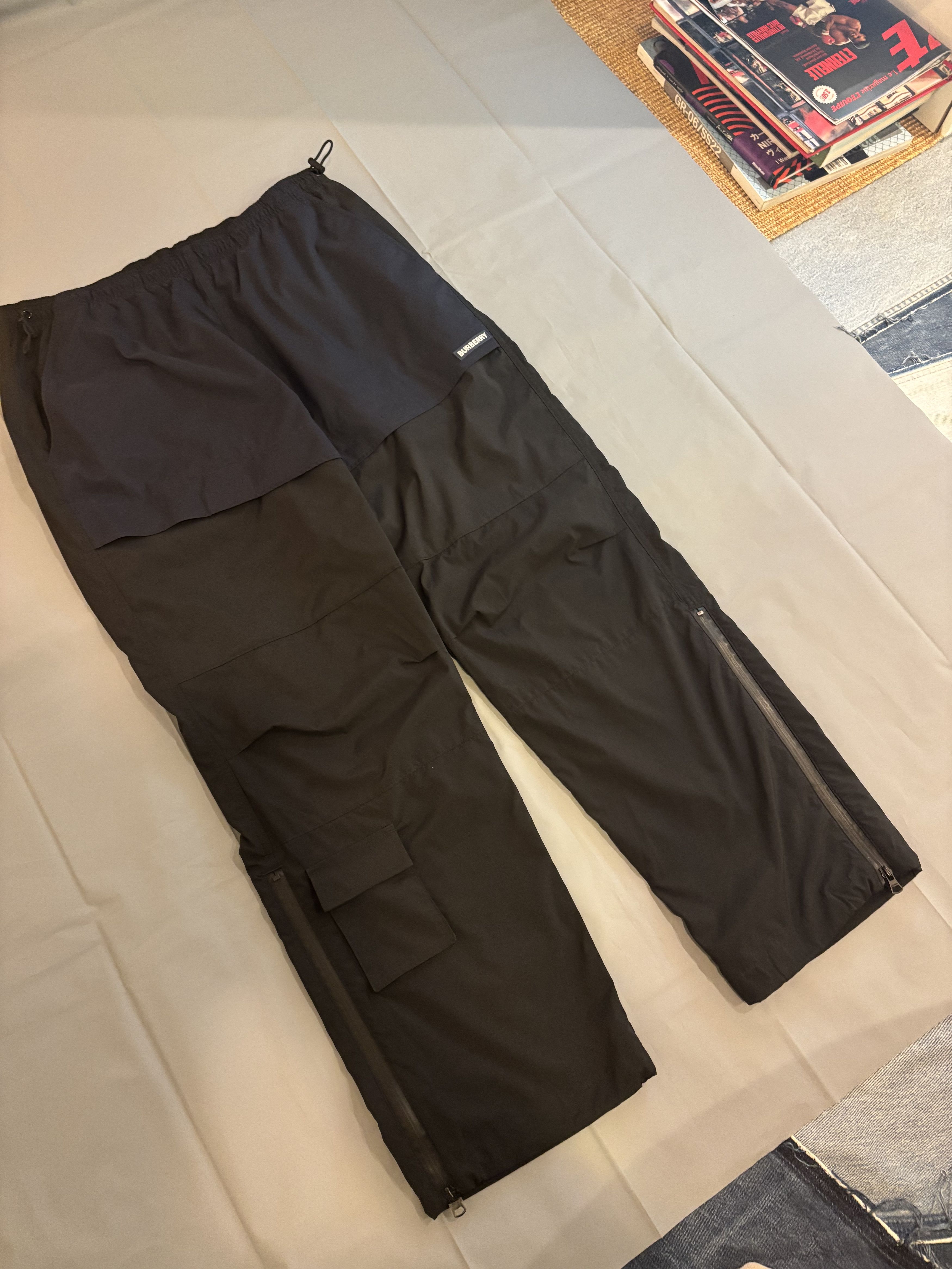Burberry Pantalon jogging cargo Burberry noir en tbe Size US 32 / EU 48 - 2 Thumbnail