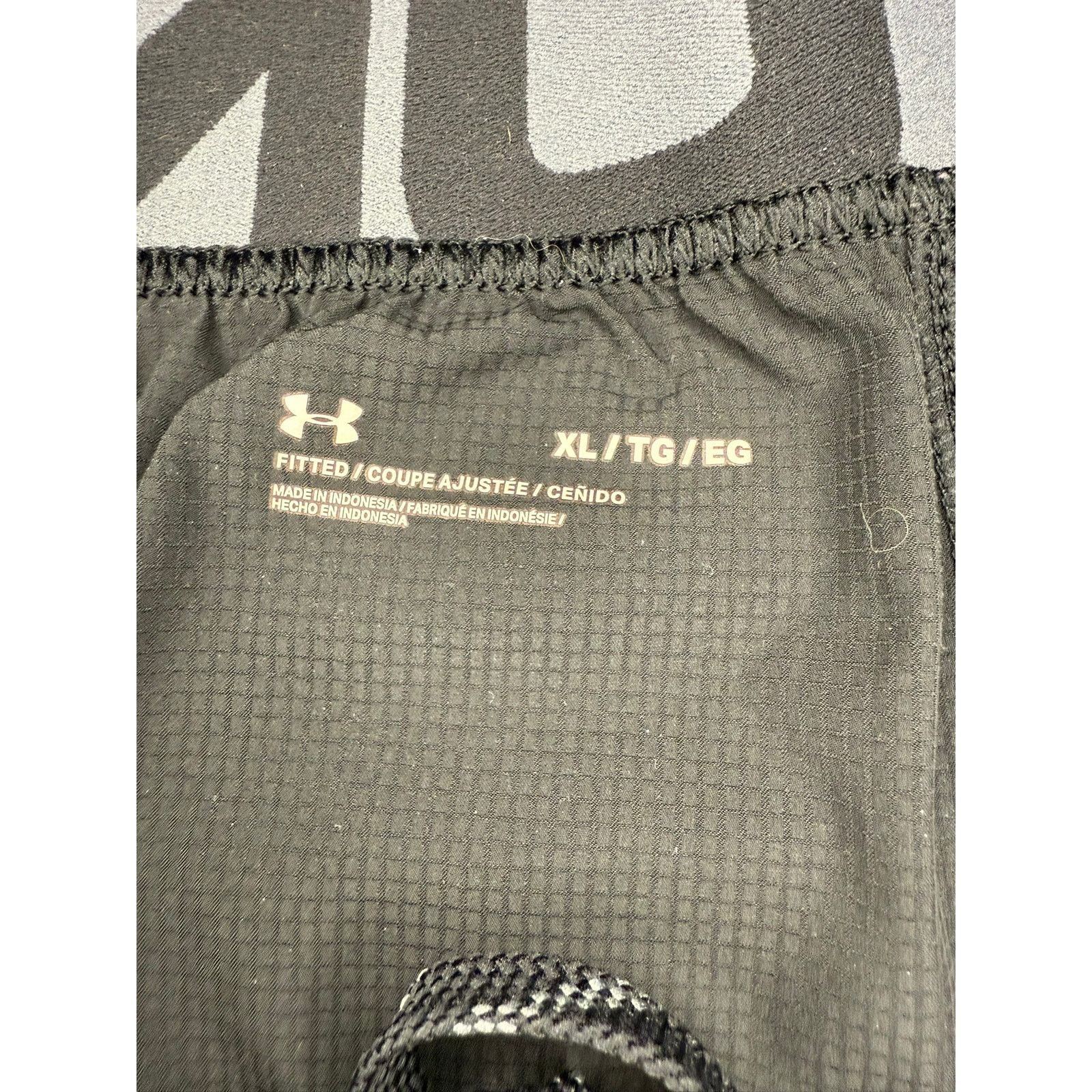 Under Armour Under Armour Men's Fitted Gray Shorts Size XL 7" inseam Size US 39 - 3 Thumbnail