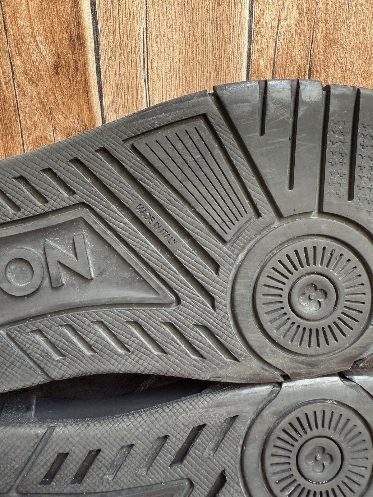 Louis Vuitton Suede lv trainers Size US 10 / EU 43 - 17 Thumbnail