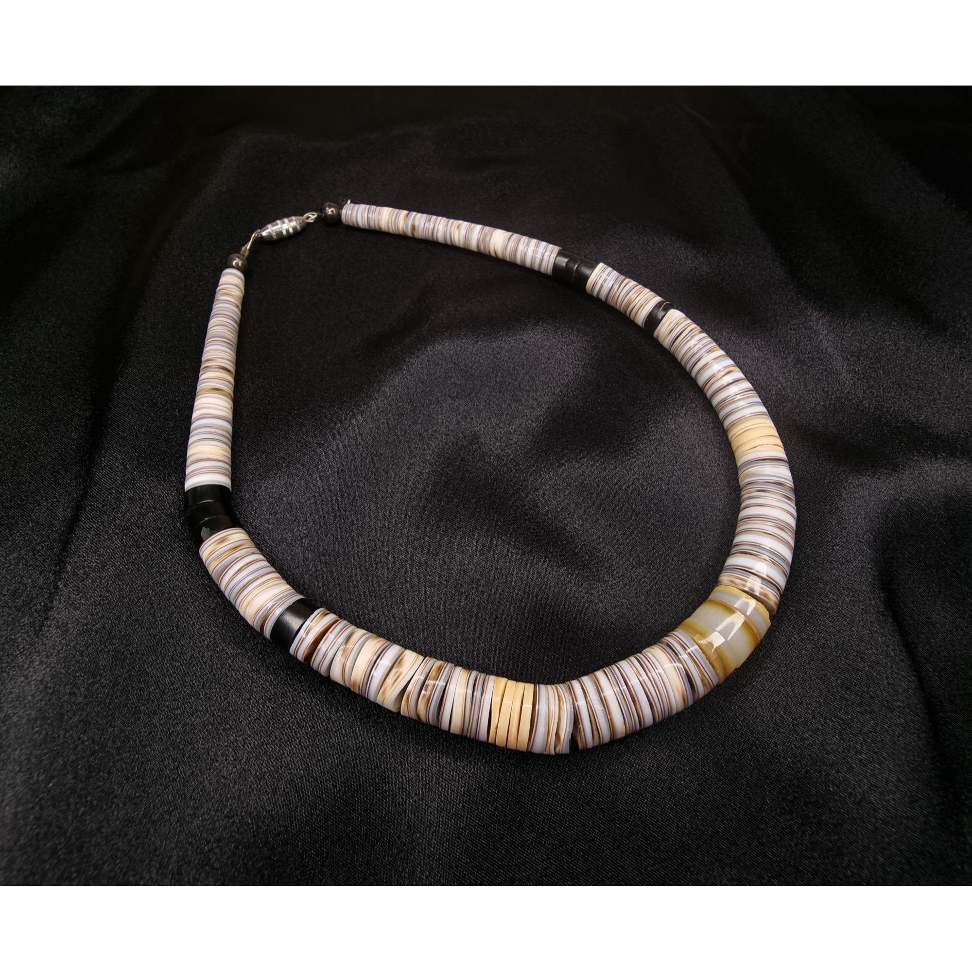 Handmade Vintage Beige & Black Shell Disc Necklace With Barrel Clasp Size ONE SIZE - 1 Thumbnail