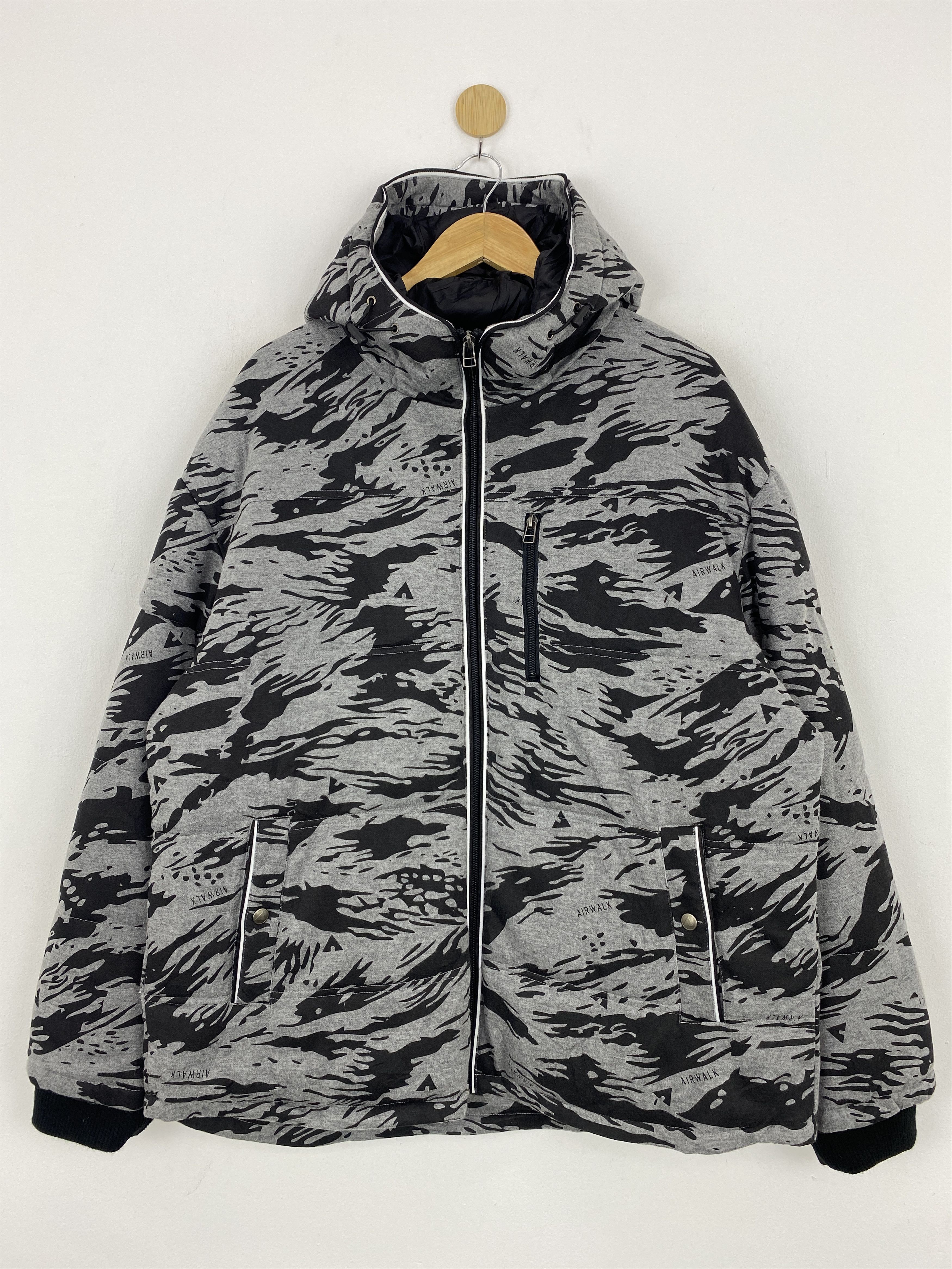 Vintage Vintage Airwalk Camouflage Hoodie Puffer Jacket J1927 Size US XXL / EU 58 / 5 - 1 Thumbnail