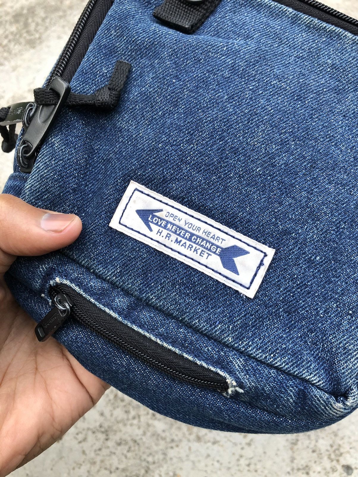 HOLLYWOOD RANCH MARKET DENIM SLINGBAG BY CASE LOGIC X HR MARKET Size ONE SIZE - 9 Thumbnail