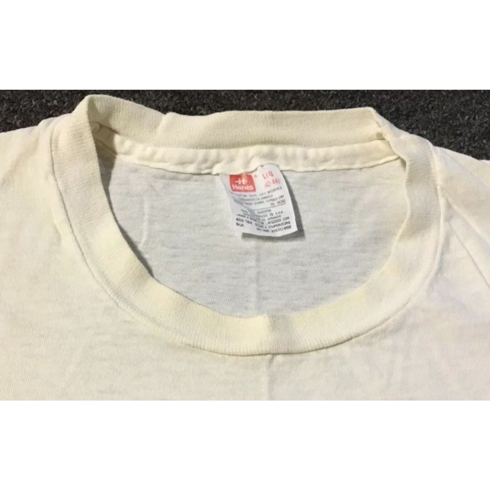 Hanes VINTAGE Hanes 80s 90s Shirt S Grunge Biker Punk Skate Surf Trucker Distressed White Mens Short Sleeve T-Shirt Streetwear 90s Size US S / EU 44-46 / 1 - 7 Thumbnail