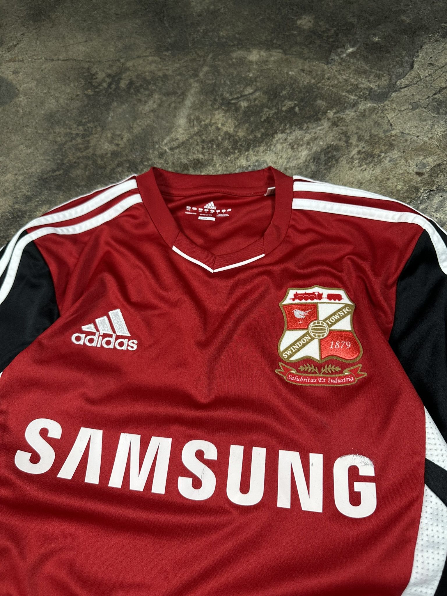 Adidas Vintage Adidas Swidon Town Football Soccer T-shirt Size US S / EU 44-46 / 1 - 3 Thumbnail