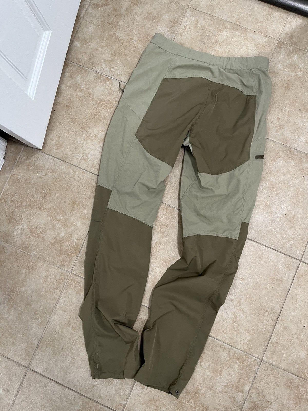 Arc'teryx Rare Arc'teryx nylon pants in sage green grey size xs mens Size US 28 / EU 44 - 9 Thumbnail