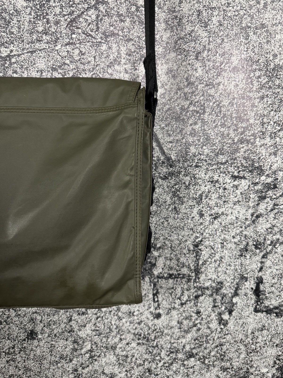 Diesel Vintage Diesel Messenger Bag Crossbody Y2K Streetwear Size ONE SIZE - 17 Thumbnail