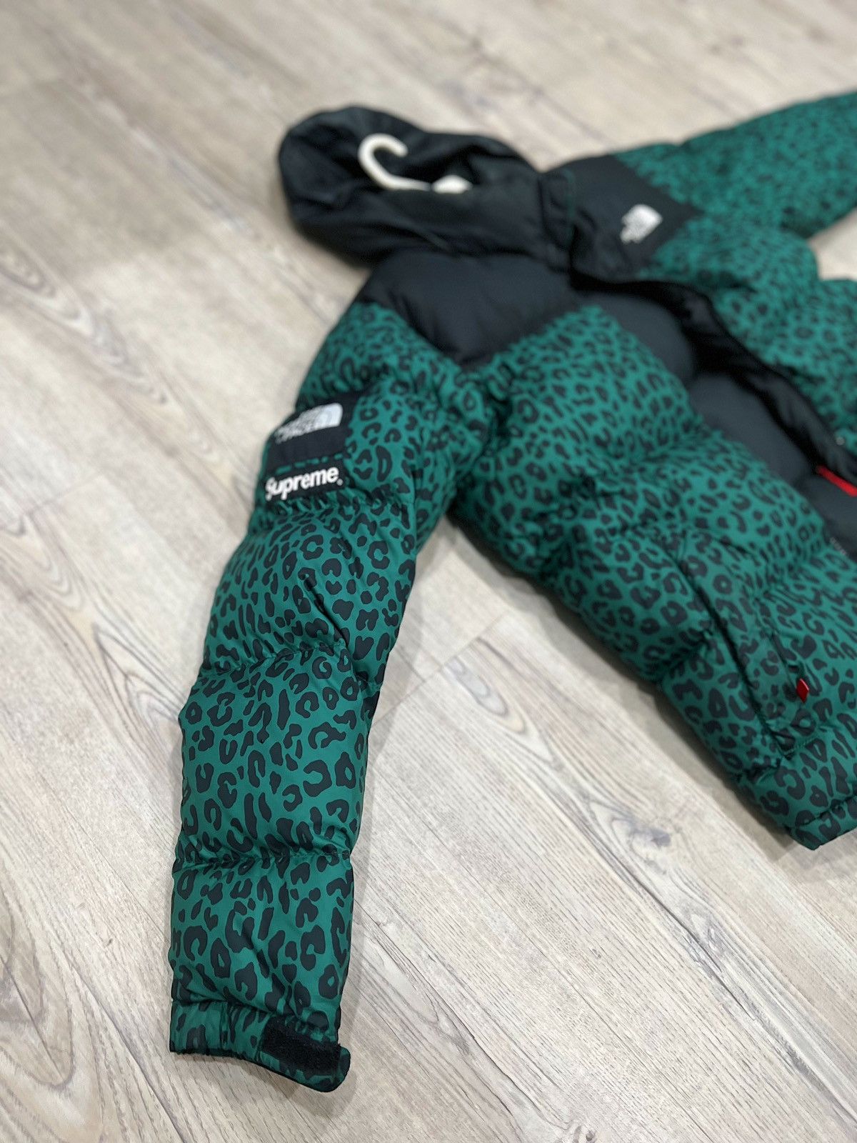 Supreme × The North Face Supreme North Face Leopard Size US M / EU 48-50 / 2 - 4 Thumbnail
