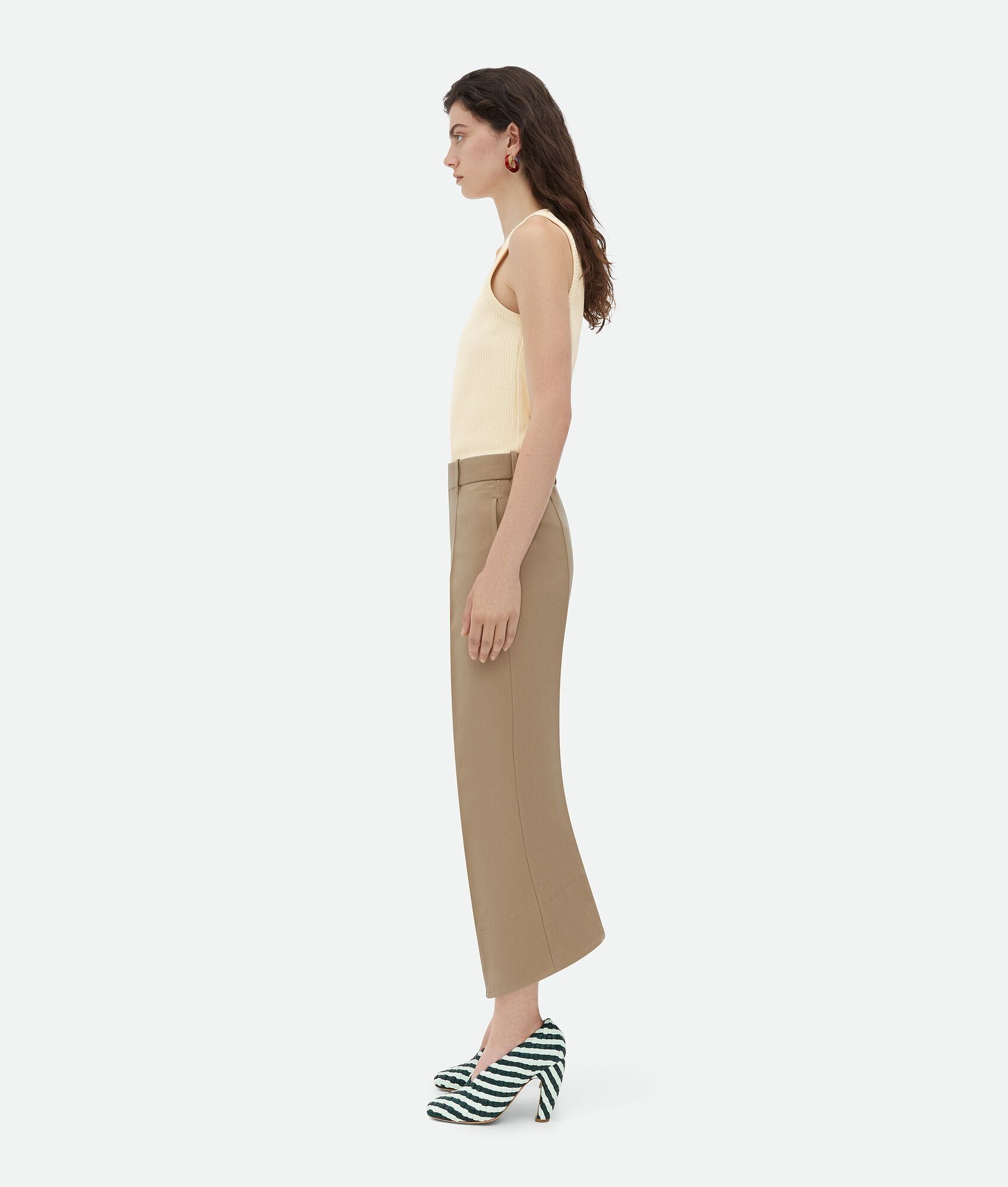 Bottega Veneta o1w1db10925 Curved Cotton Trousers in Beige Size 28" / US 6 / IT 42 - 2 Thumbnail