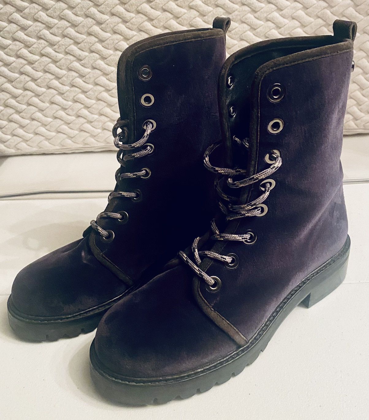 Stuart Weitzman Stuart Weitzman Metermaid Deep Purple Velvet Combat Boot 5.5 Size US 5.5 / IT 35.5 - 13 Thumbnail