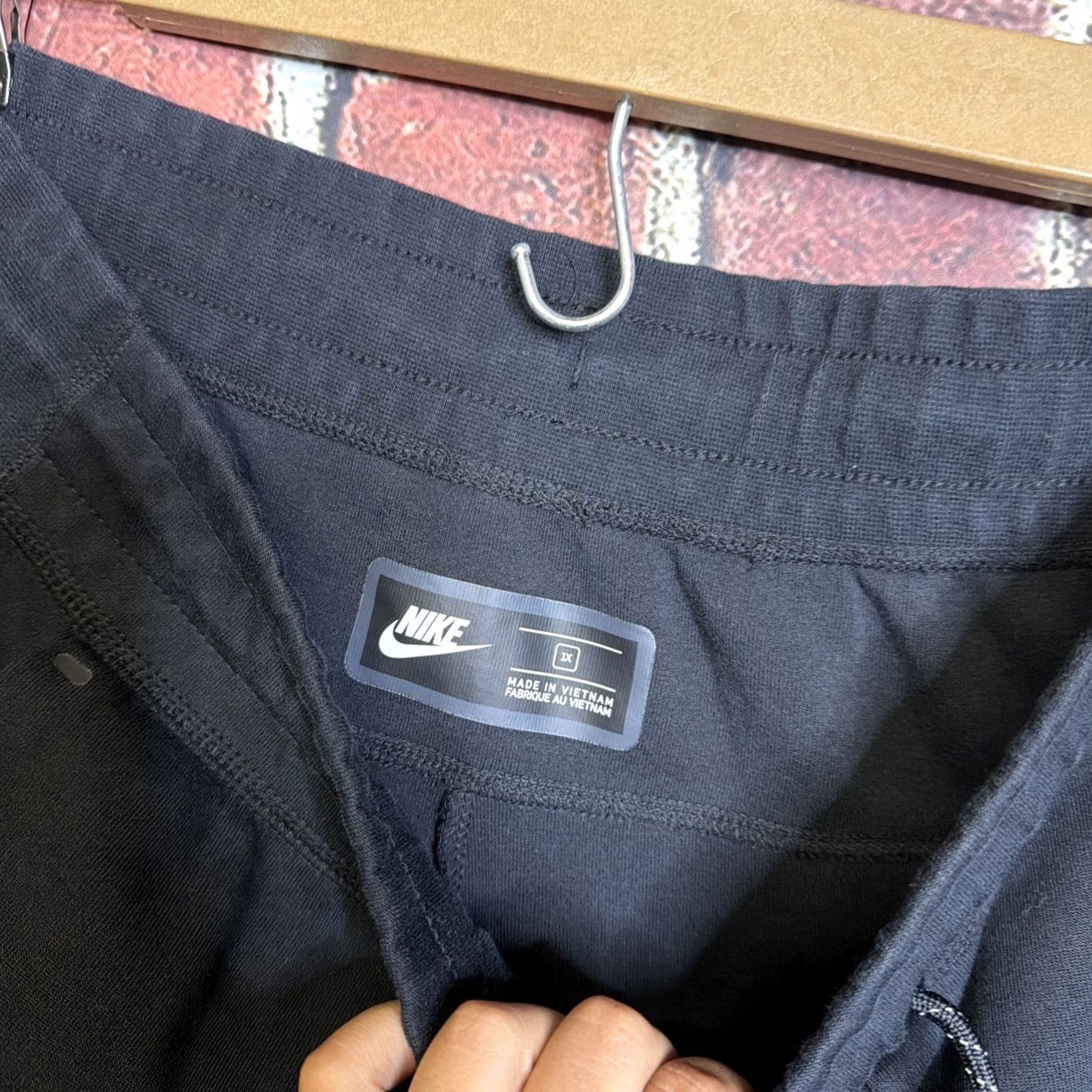Nike Nike Sportswear Tech Fleece Sweatpants Womens 1X Black High Rise DA2043-010 Size 40" / US 18 - 2 Thumbnail