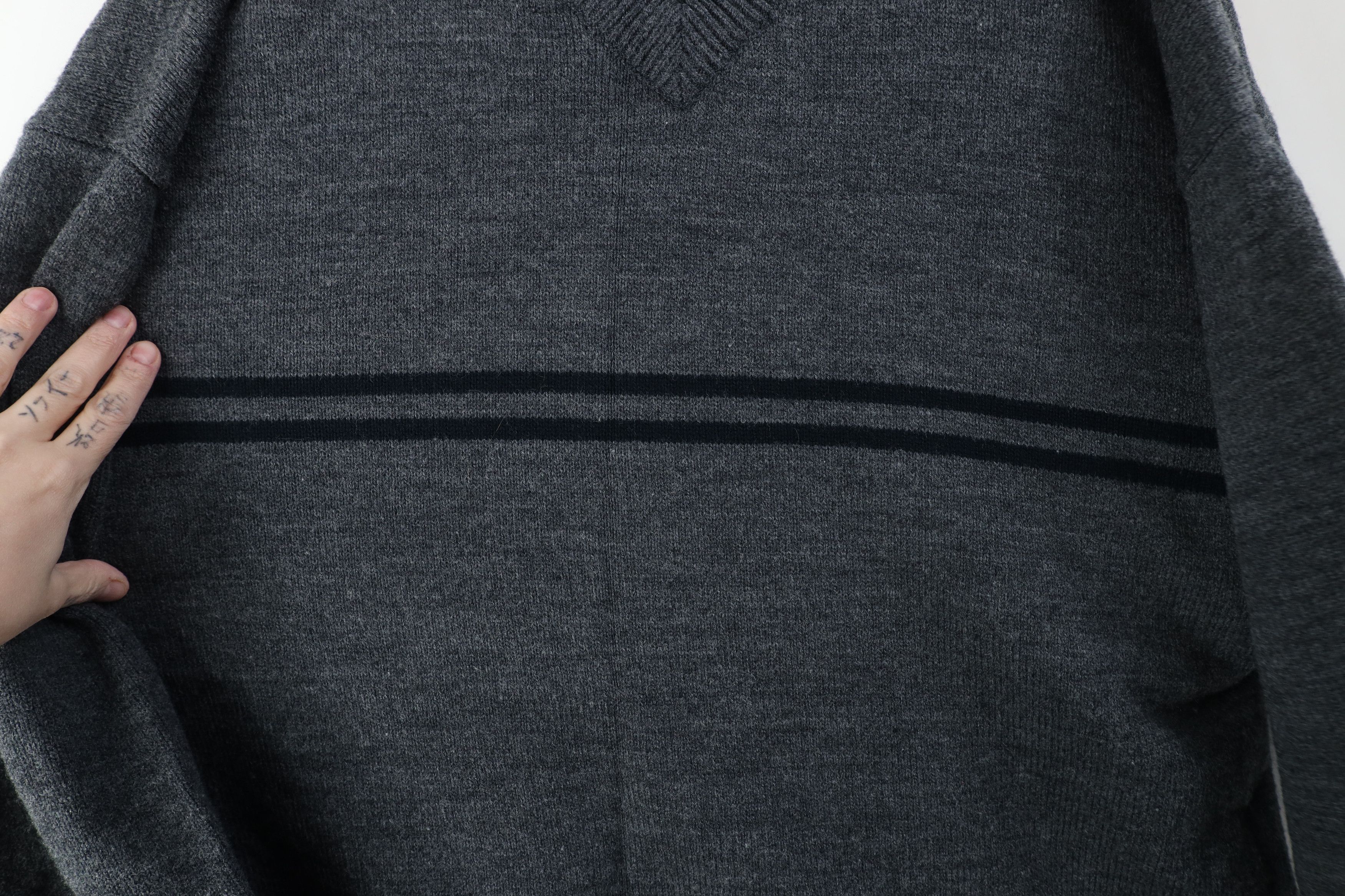 Vintage Vintage 90s Streetwear Ribbed Knit V-Neck Sweater Gray Size US XL / EU 56 / 4 - 4 Thumbnail