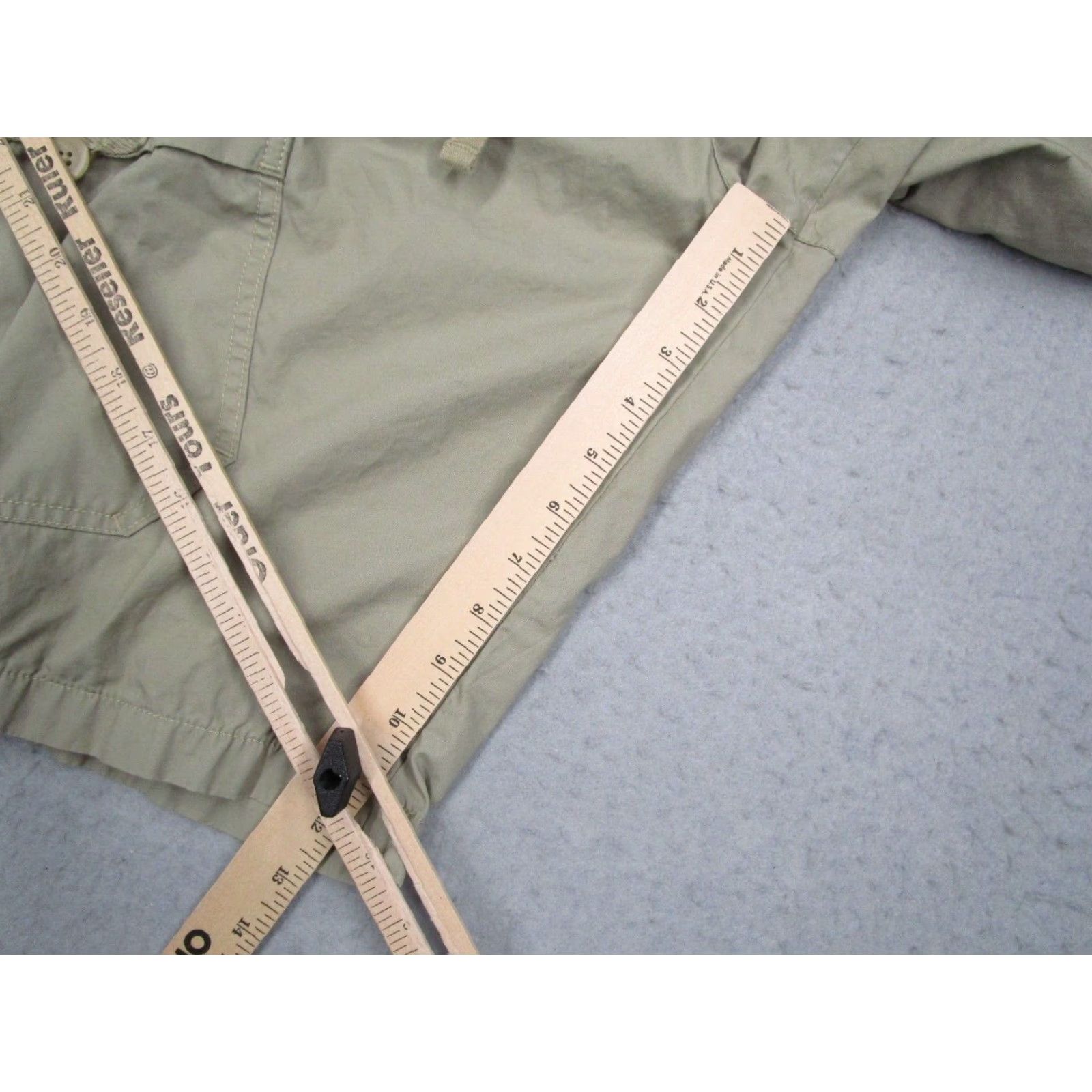 Nike VINTAGE Nike Cargo Shorts Mens Medium Beige Canvas Casual Beach Skate Summer 12" Size US 31 - 4 Thumbnail