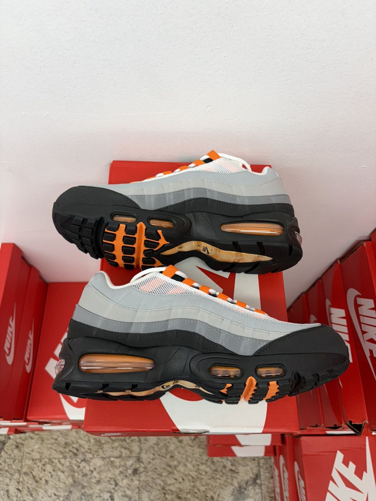 Nike Air Max 95 Mandarin Size US 9.5 / EU 42-43 - 3 Thumbnail
