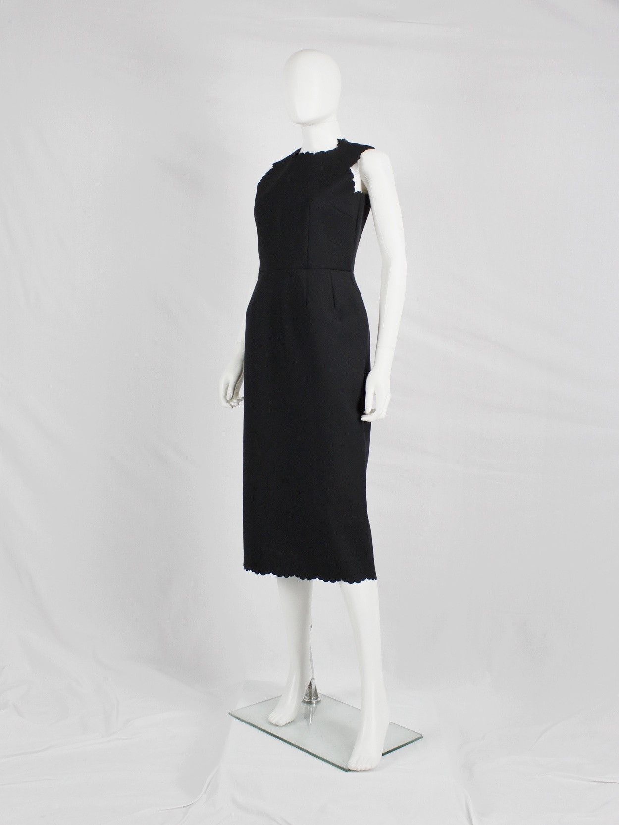 Comme des Garcons CDG BLACK DRESS WITH SCALLOPED EDGES & WIDER HIPS SPRING 99 Size M / US 6-8 / IT 42-44 - 4 Thumbnail
