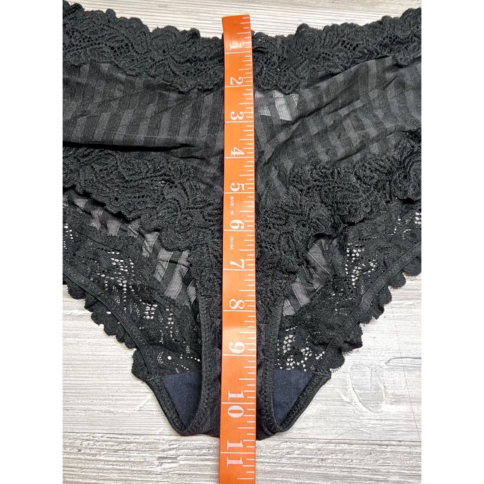 Vintage VINTAGE Whimsy Bikini Hip Hugger Panties Black 8 XL Lace Trim Sheer Nylon Lycra Spandex Womens, 80s? Size 30" / US 8 / IT 44 - 8 Thumbnail