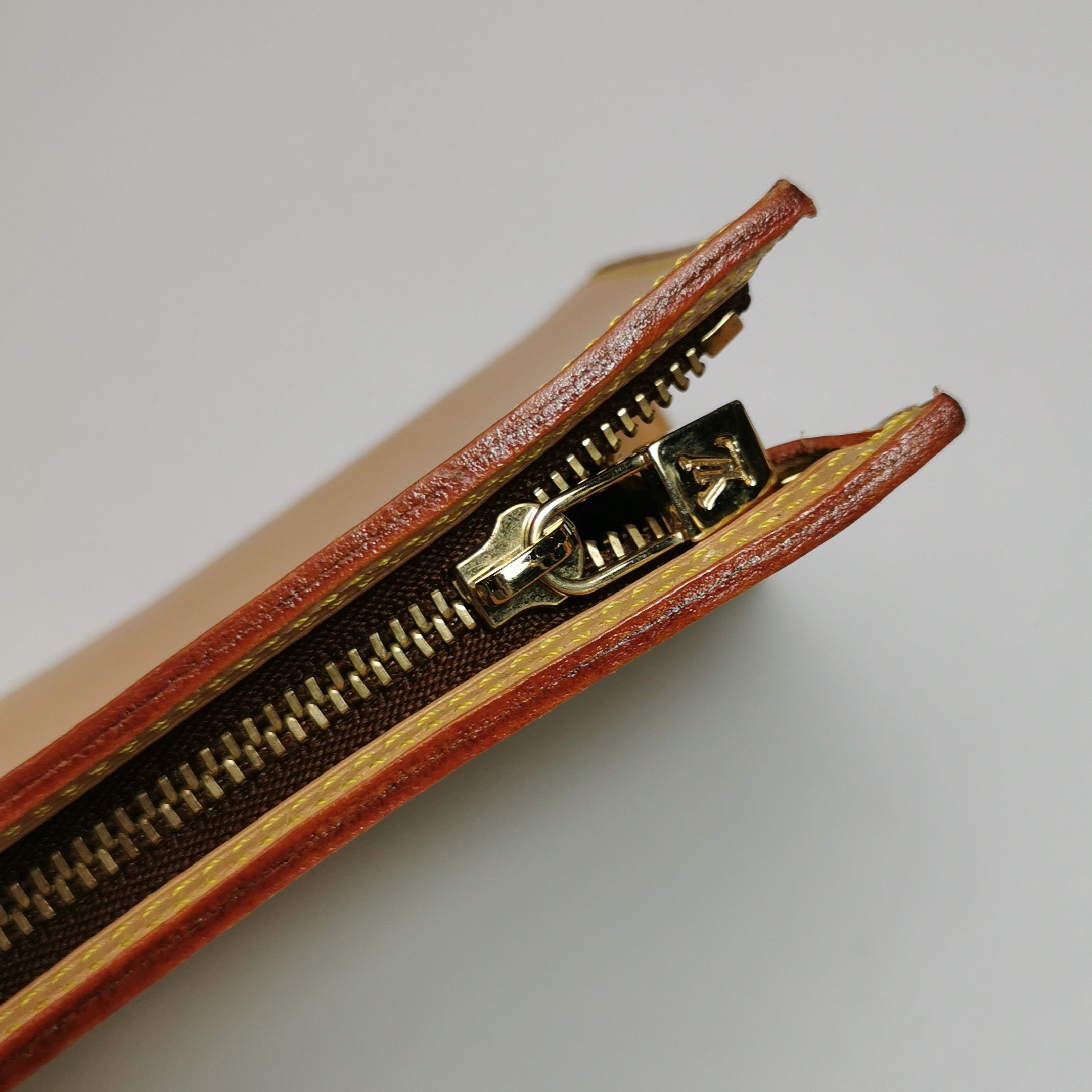 Louis Vuitton Louis Vuitton (LV) Vegetable Tanned Leather Solid Color Let Size ONE SIZE - 5 Thumbnail