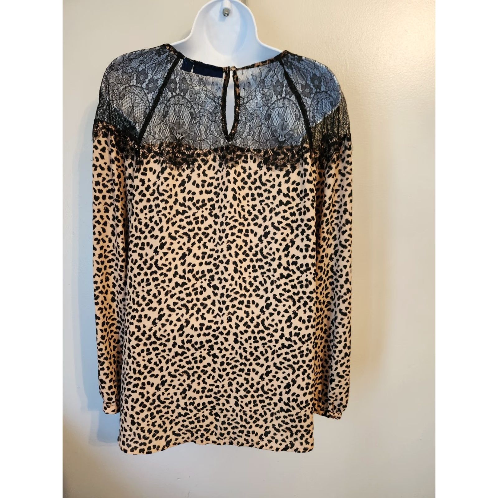 Apt. 9 NWT Apt. 9 Leopard Print Blouse Top w/ Black Lace Yoke Long Sleeve Size L Womens Shirt Blouse Multicolor Leopard Collarless 90s? (not applicable) Size L / US 10 / IT 46 - 5 Thumbnail