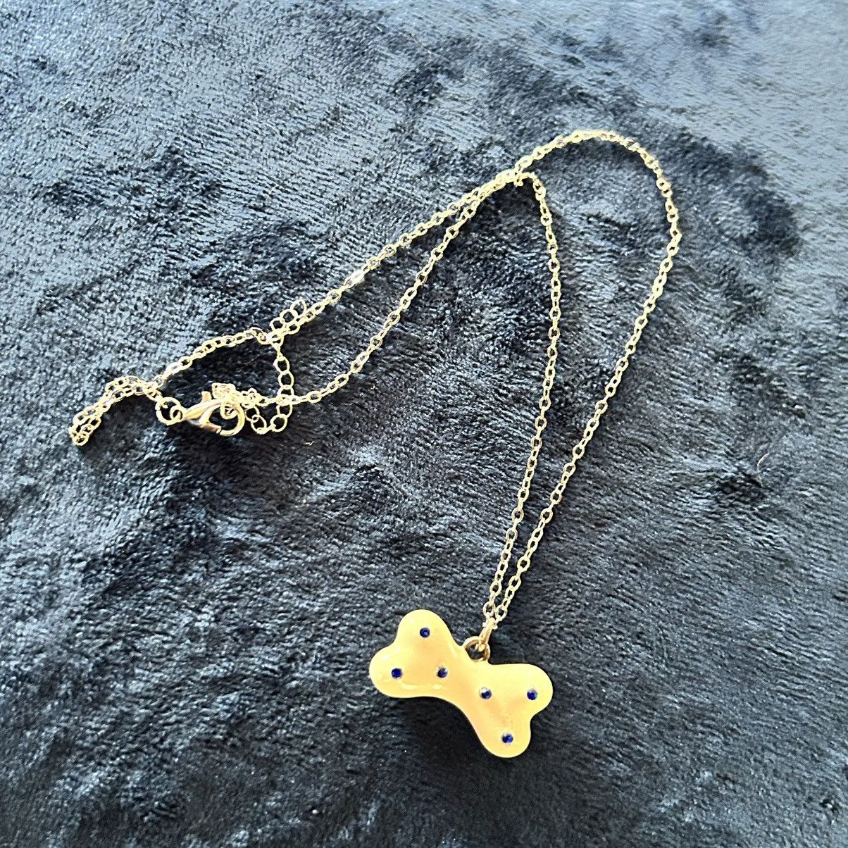 Vintage Ivory enamel solid metal dog bone pendant on chain necklace Size ONE SIZE - 5 Thumbnail