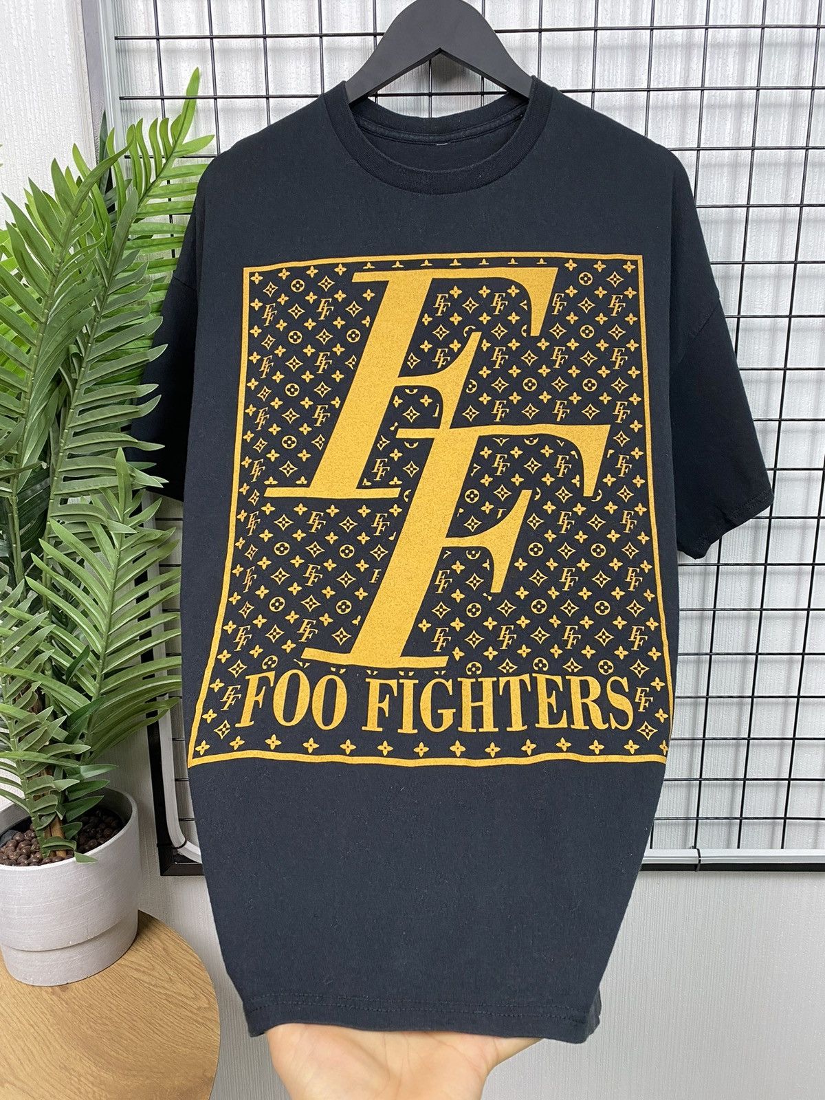 Band Tees Foo Fighters band T shirt Tee “Louis Vuitton style logo” Men Size US XL / EU 56 / 4 - 9 Thumbnail