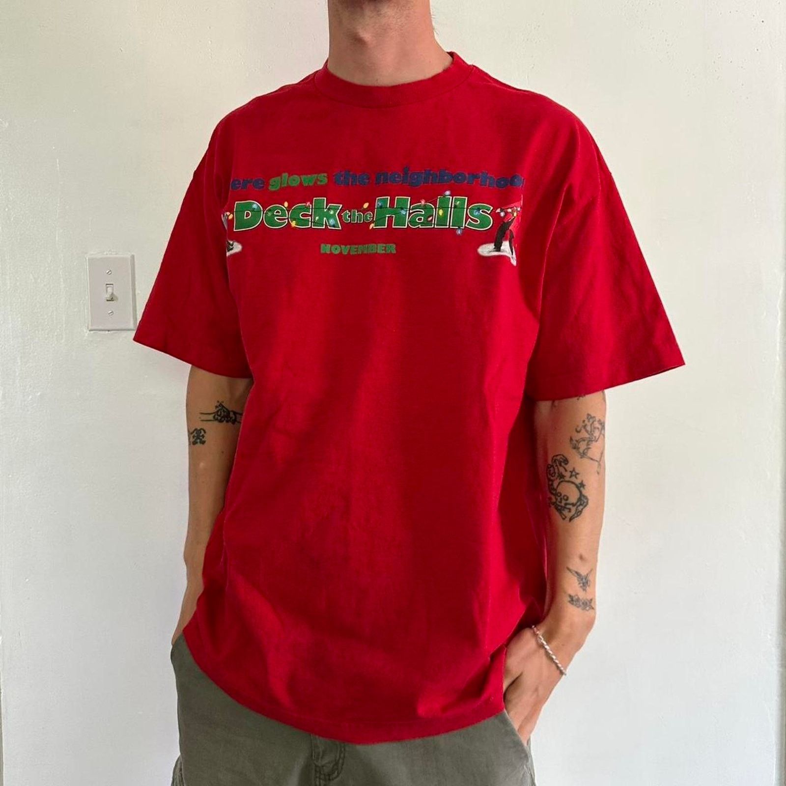 Vintage Vintage Y2K Deck The Halls Christmas Movie Promo Graphic Tee Size US XL / EU 56 / 4 - 8 Thumbnail