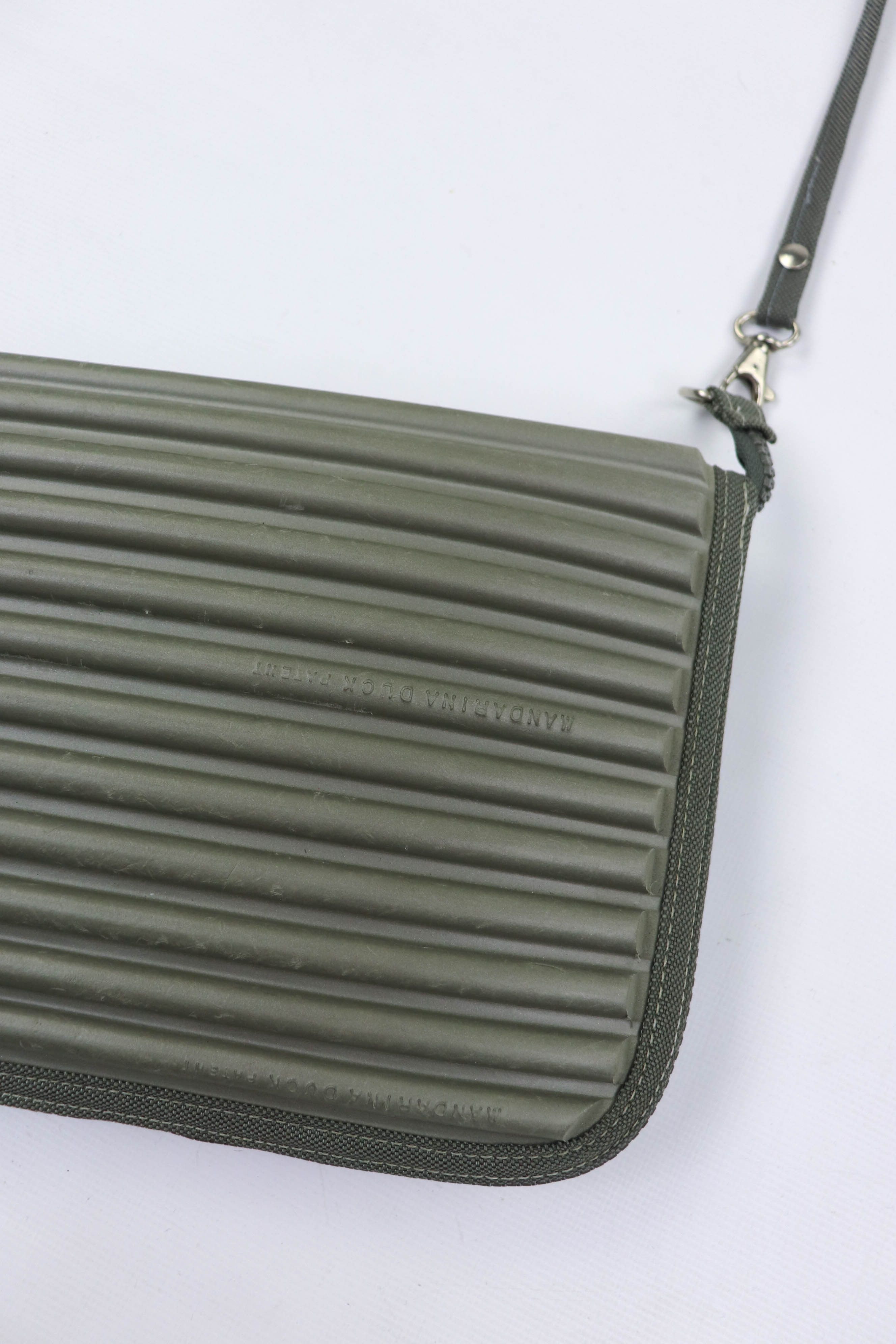 Mandarina Duck Vintage Mandarina Duck Patent Ribbed Plastic Crossbody Bag Size ONE SIZE - 5 Thumbnail