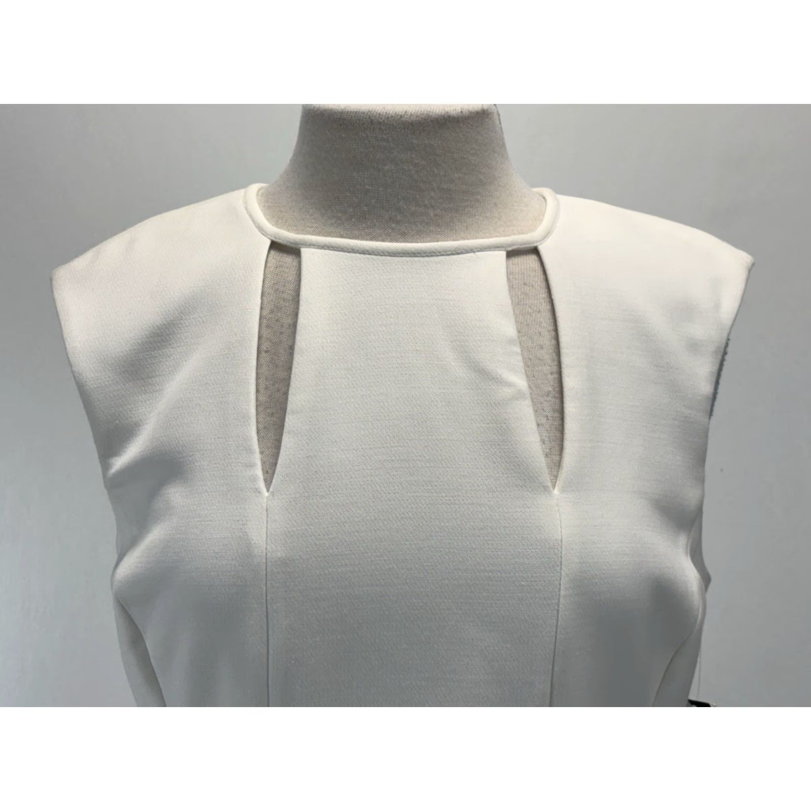 Vintage Tahari Sheath Dress Sz 8 Winter White Cutouts Career Stretch Pencil Dress Sleeveless Zip Knee Length Womens Party Business Vintage No Size M / US 6-8 / IT 42-44 - 5 Thumbnail