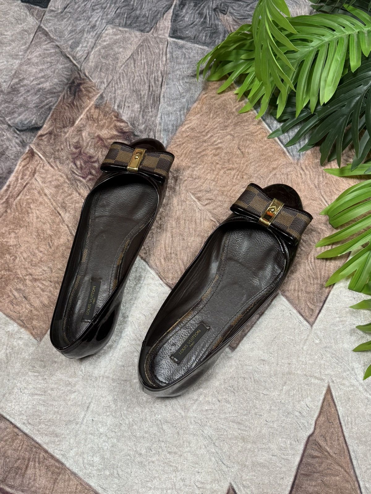 Louis Vuitton Louis Vuitton Brown Patent Leather ballet flats size 41 Size US 11 / IT 41 - 7 Thumbnail