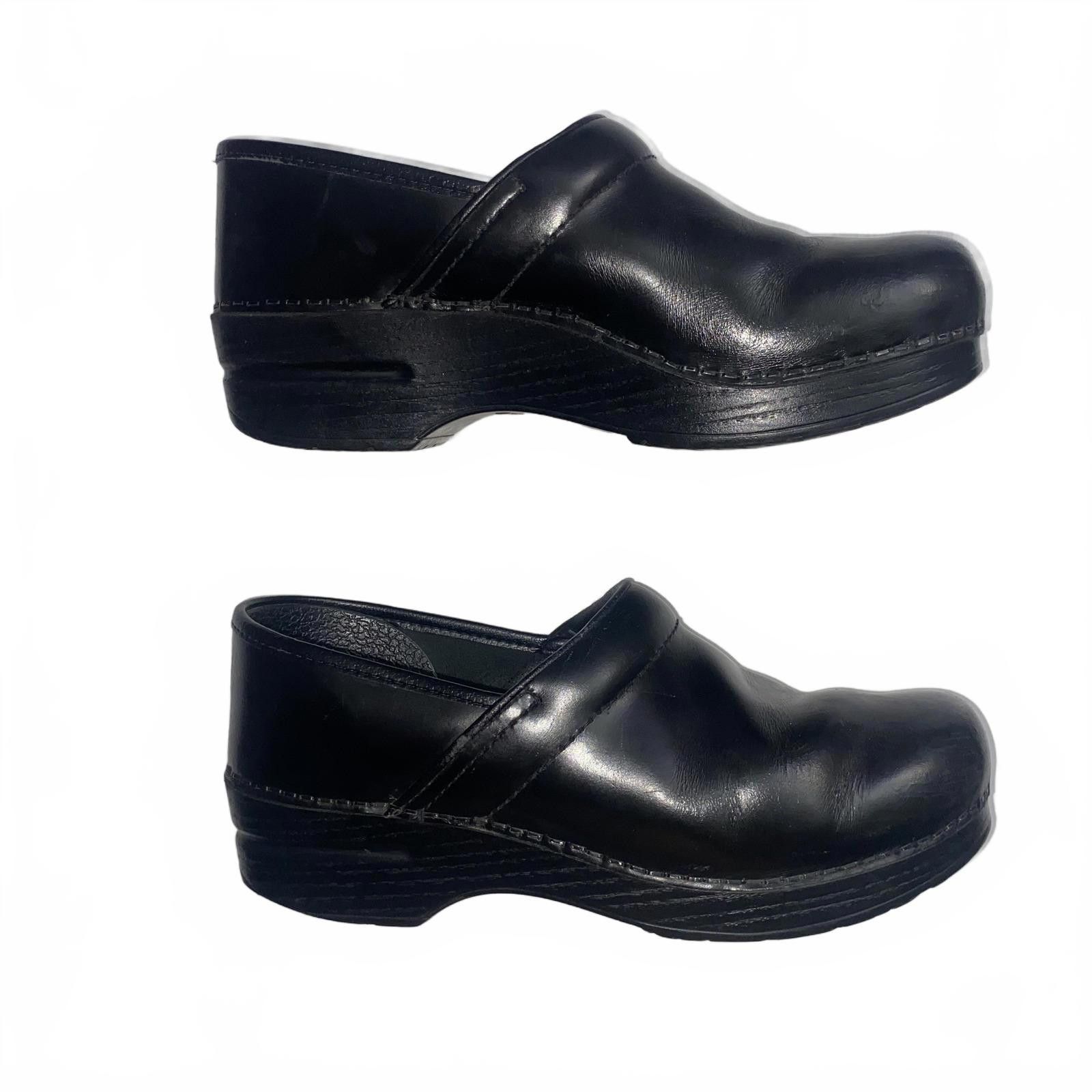 Dansko Vintage Black Leather Dansko Clogs US 8.5 Size US 8.5 / IT 38.5 - 1 Thumbnail