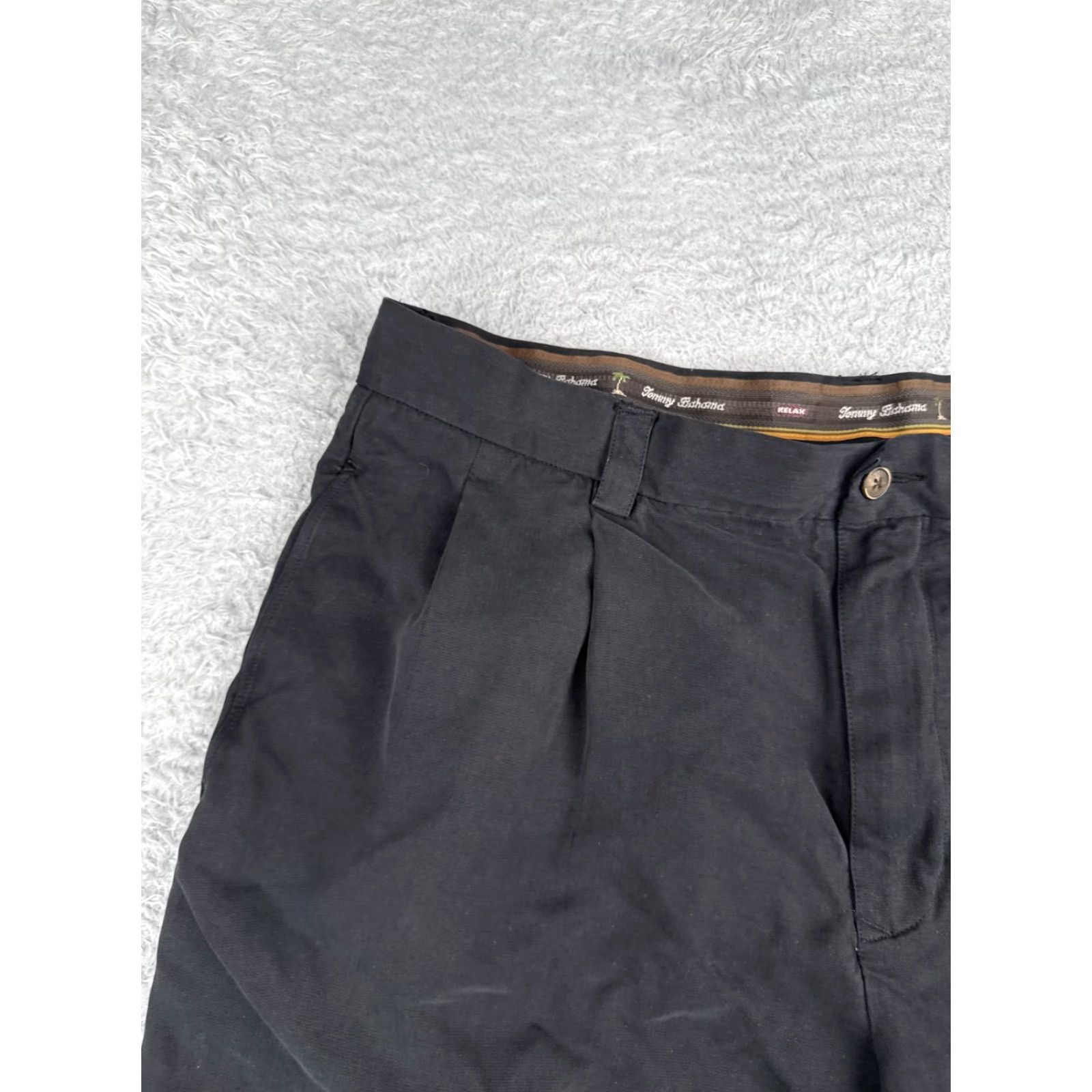 Tommy Bahama VINTAGE Tommy Bahama Bermuda Shorts Men 36 Black Silk Pleated Beach 9in Inseam Adult Regular Mens Size US 36 / EU 52 - 4 Thumbnail