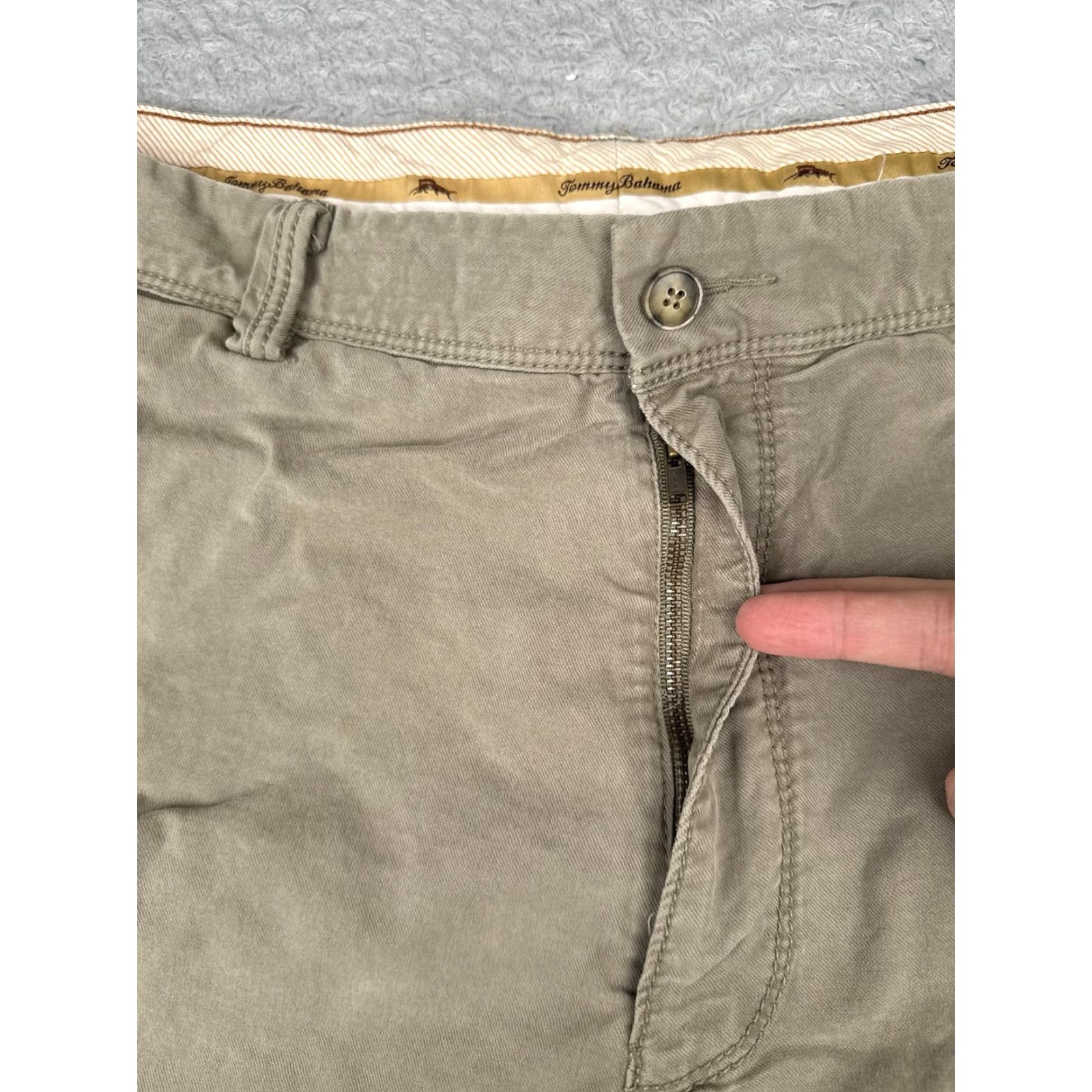 Tommy Bahama Tommy Bahama Shorts Mens 40 Khaki Olive Chino Stretch Flat Front Zip Fly Casual Size US 40 / EU 56 - 6 Thumbnail