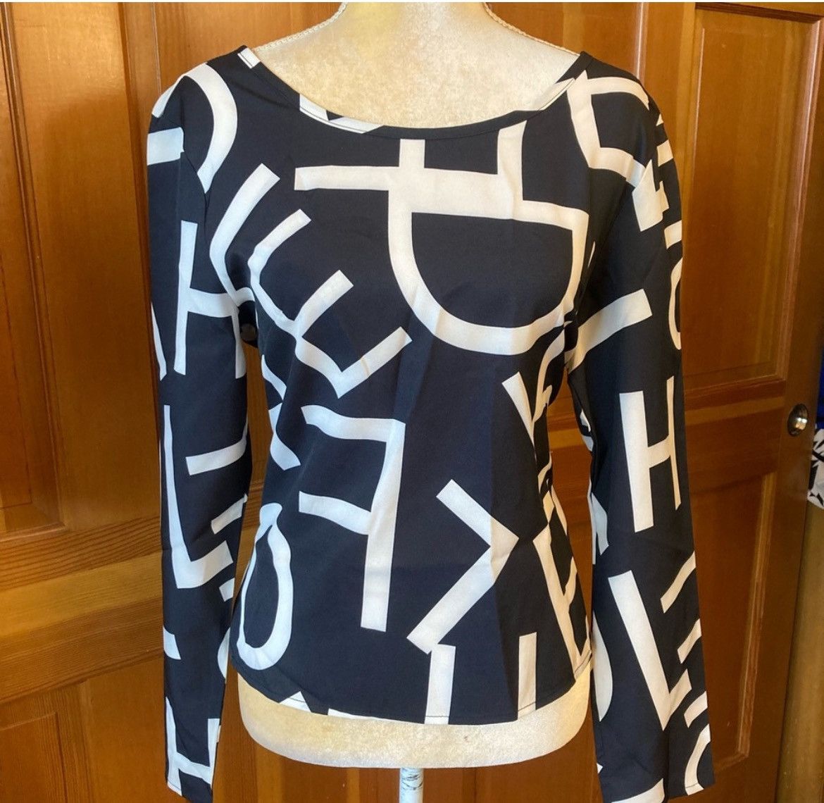 Designer × Other NWT, Lavishly Paris Women’s Sexy Designer Twist Back Blouse. Size S / US 4 / IT 40 - 13 Thumbnail