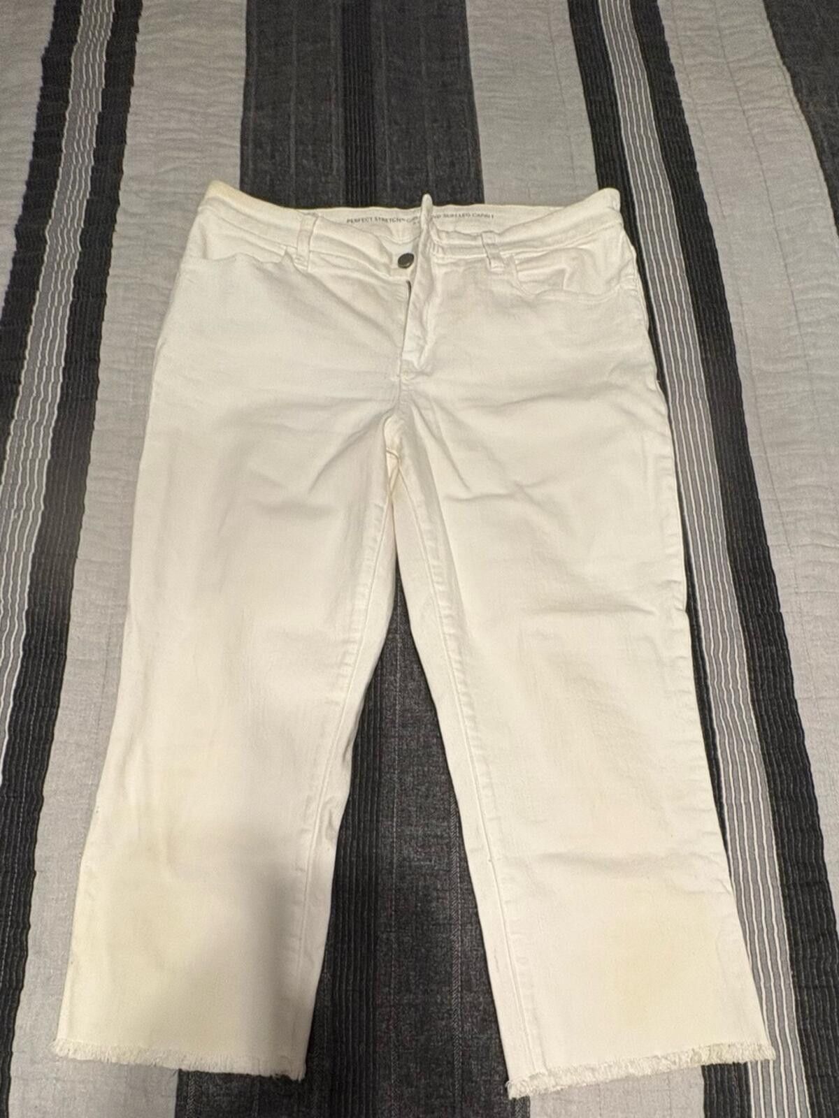 Chicos Chico’s perfect stretch girlfriend slim leg frayed capris Size 32" / US 10 / IT 46 - 1 Thumbnail