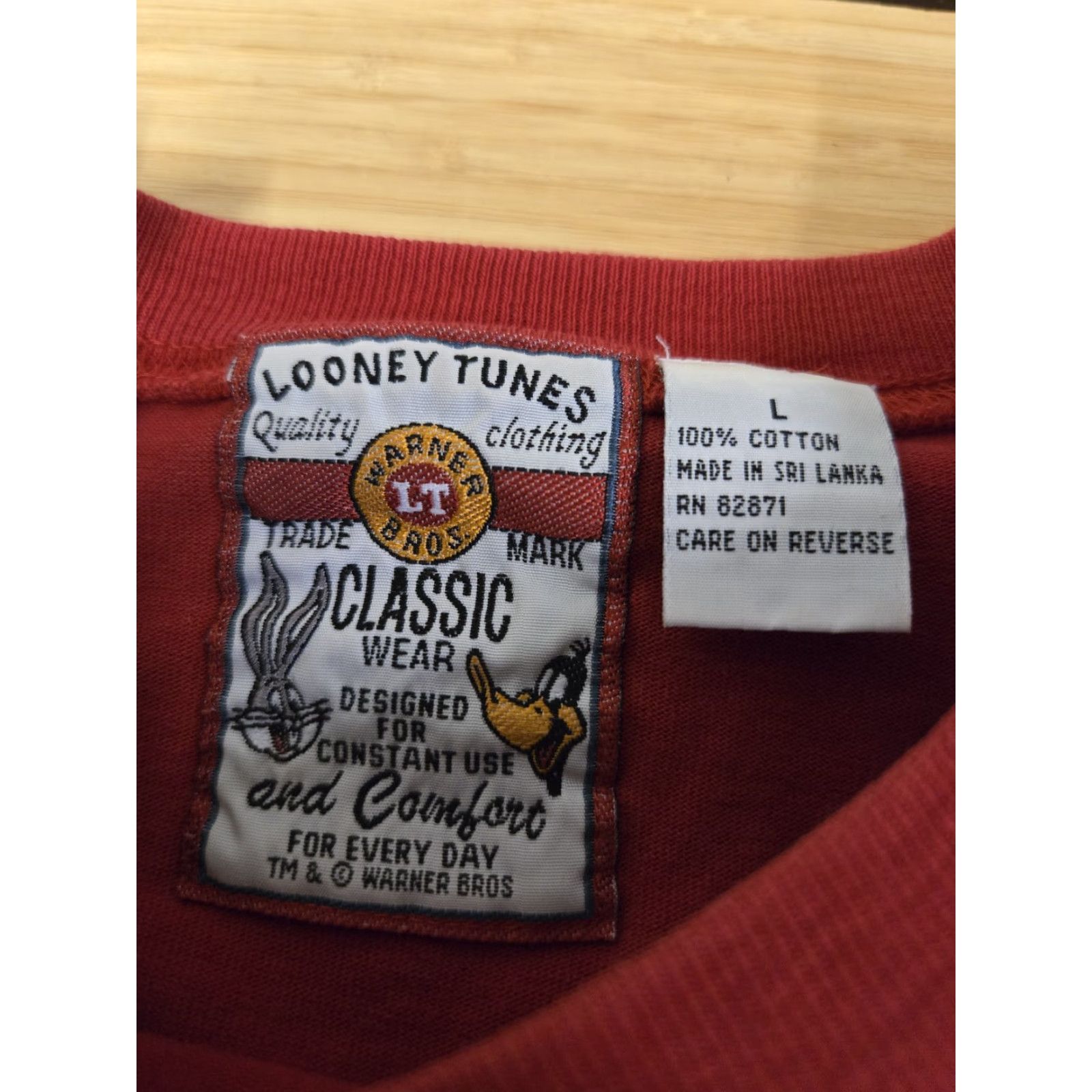 Vintage VINTAGE Looney Tunes Shirt Mens Large Red Bugs Bunny Taz Daffy Duck Thats All Folks Cartoon Size US L / EU 52-54 / 3 - 3 Thumbnail