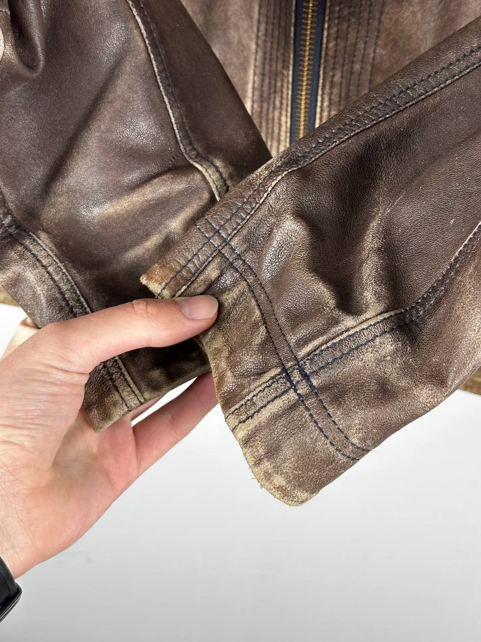Hugo Boss Vintage Hugo Boss Faded Leather Brown Jacket Size US L / EU 52-54 / 3 - 15 Thumbnail