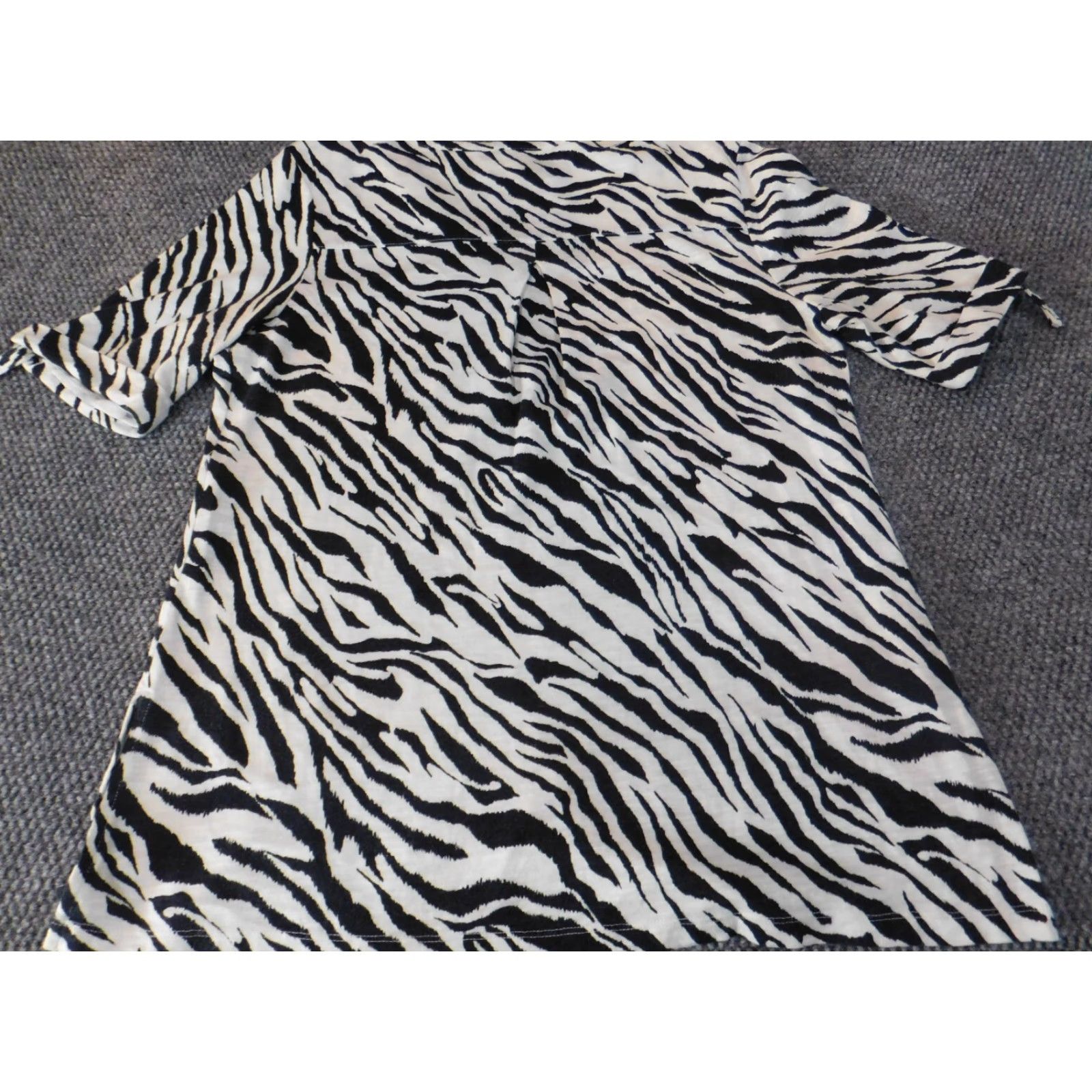 Vintage Chicos Blouse Shirt Womens 2 Black Animal Print V-Neck Pullover Short Sleeve Cotton Modal Button Casual Regular Down Fabric Vintage No Size XS / US 0-2 / IT 36-38 - 7 Thumbnail