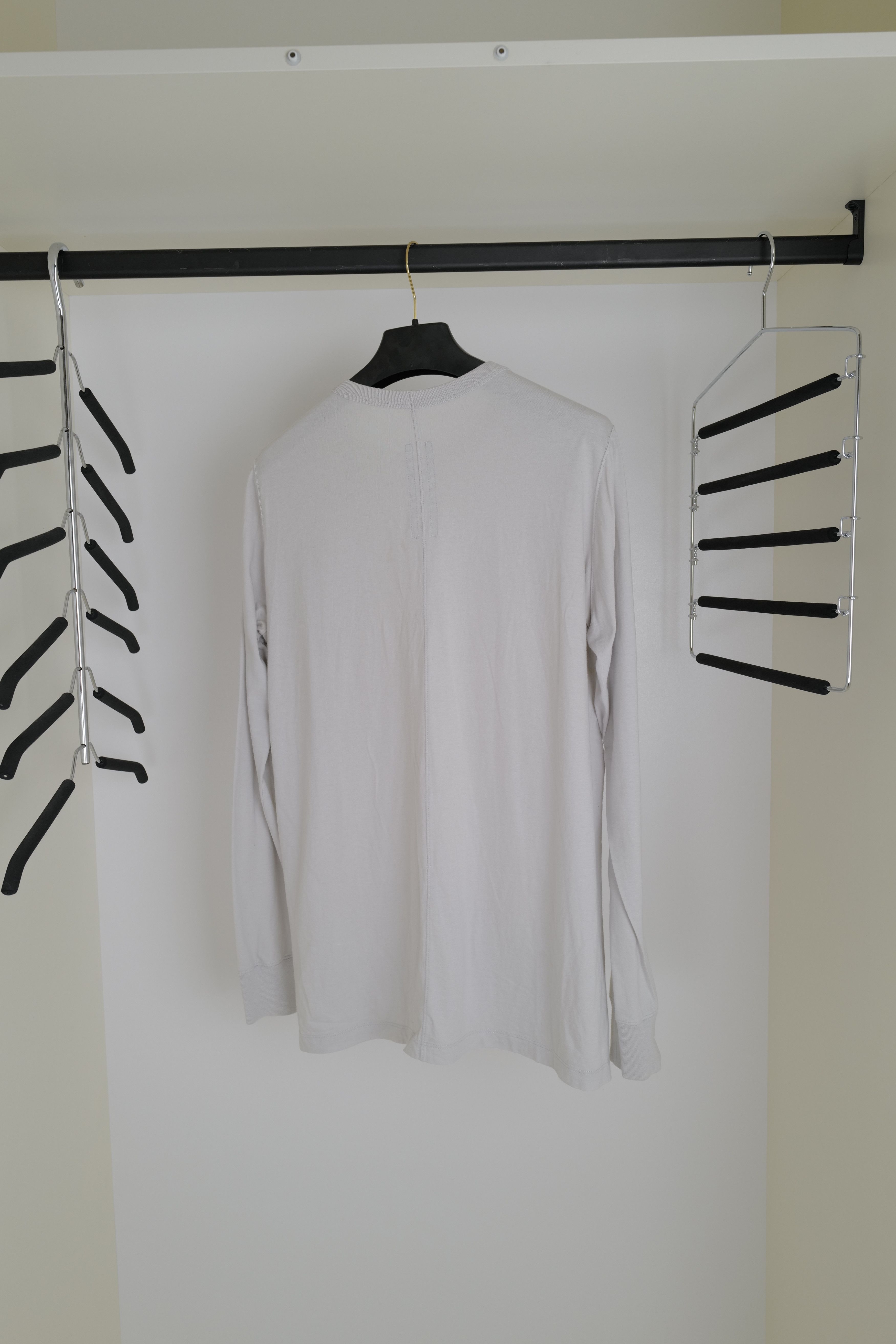 Rick Owens RICK OWENS LONG SLEEVE ZIP POCKET T-SHIRT OYSTER IN OYSTER Size US M / EU 48-50 / 2 - 10 Thumbnail