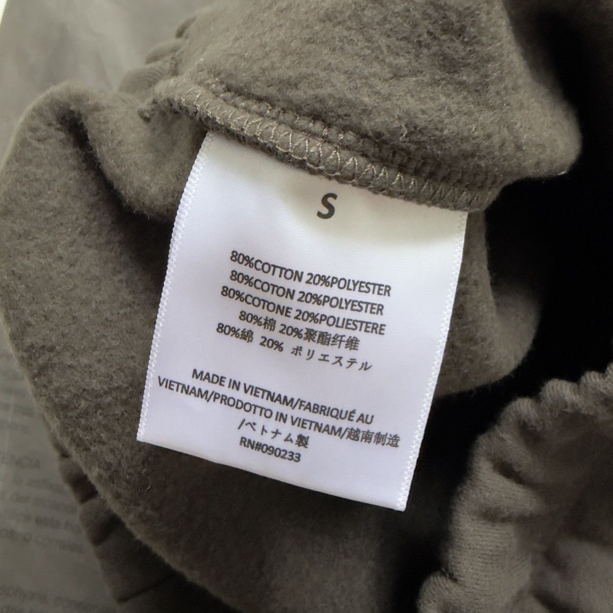 Essentials FEAR OF GOD ESSENTIAL OFFBLACK SWEATSHORT Size US 30 / EU 46 - 3 Thumbnail